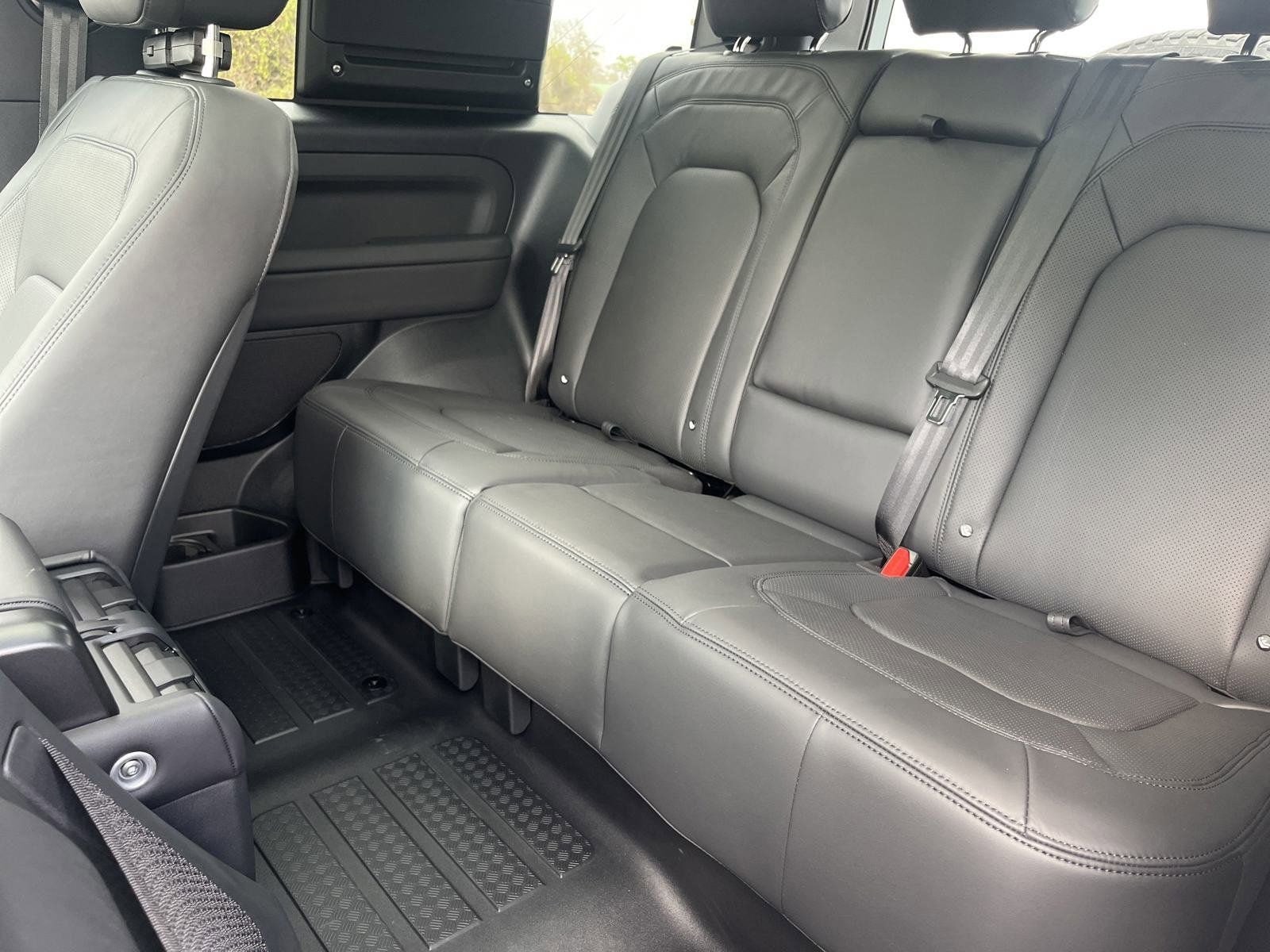 2025 Land Rover Defender X-Dynamic SE - Photo 21