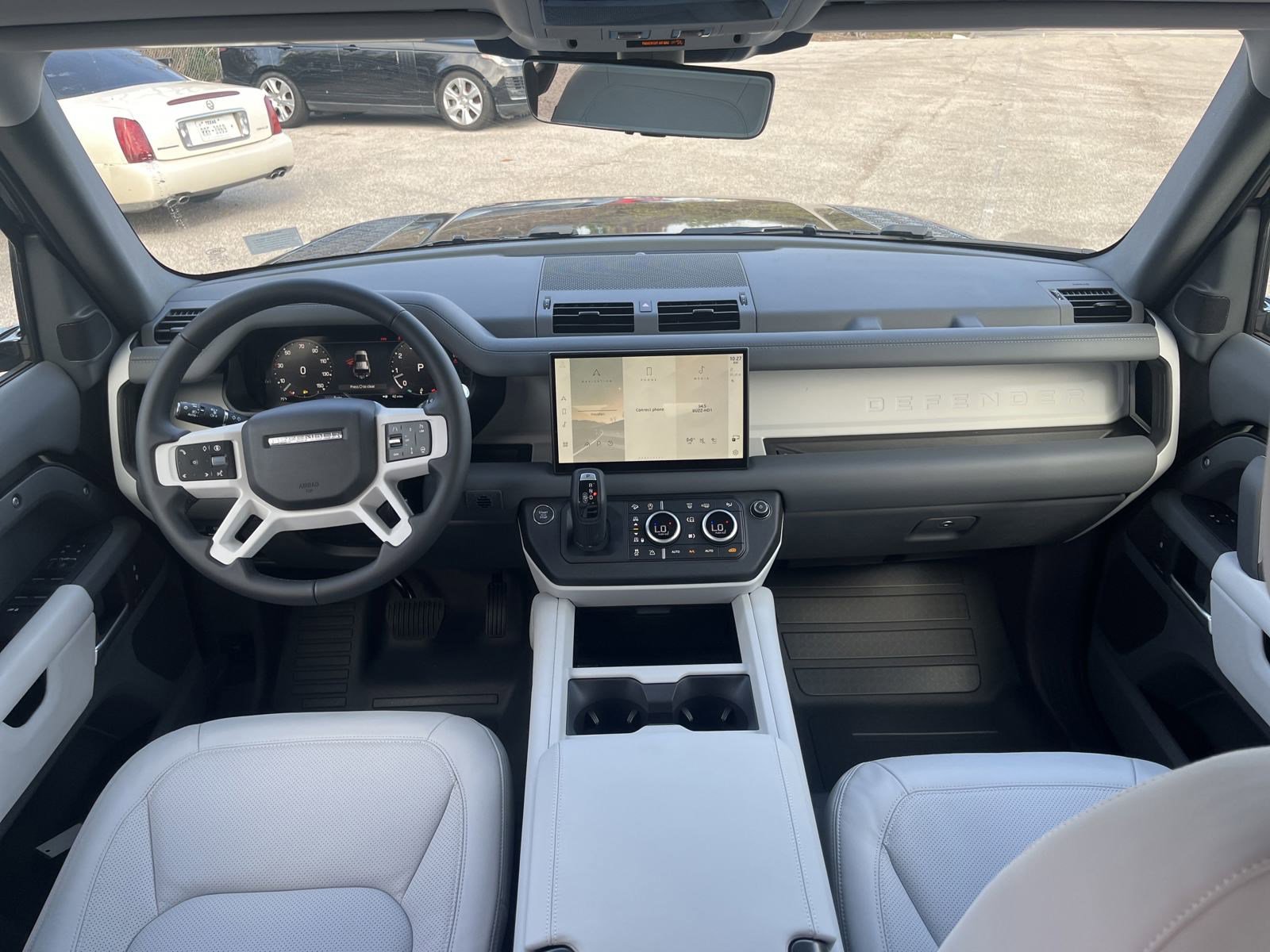 2025 Land Rover Defender 110 S photo 3