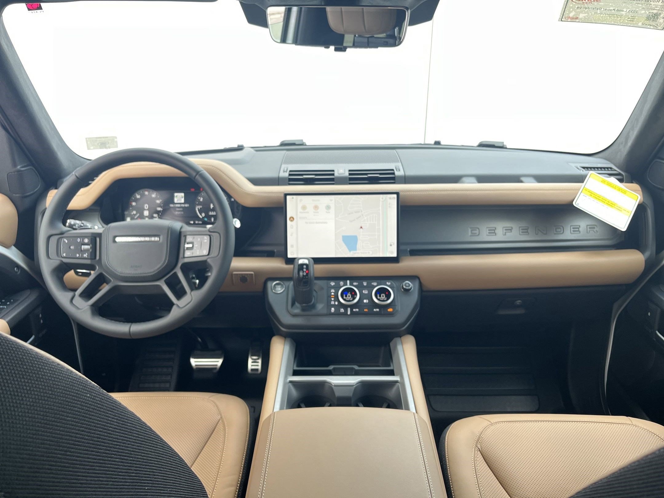 2025 Land Rover Defender V8 - Photo 13