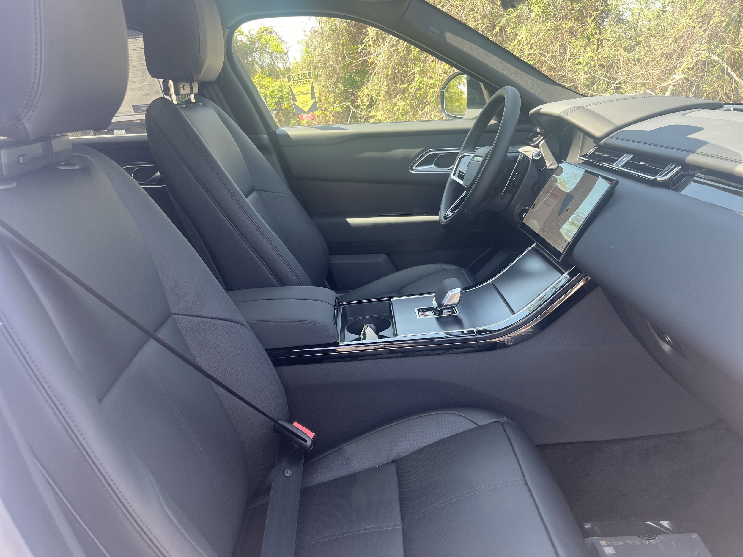 2026 Land Rover Range Rover Velar P250 Dynamic SE photo 4