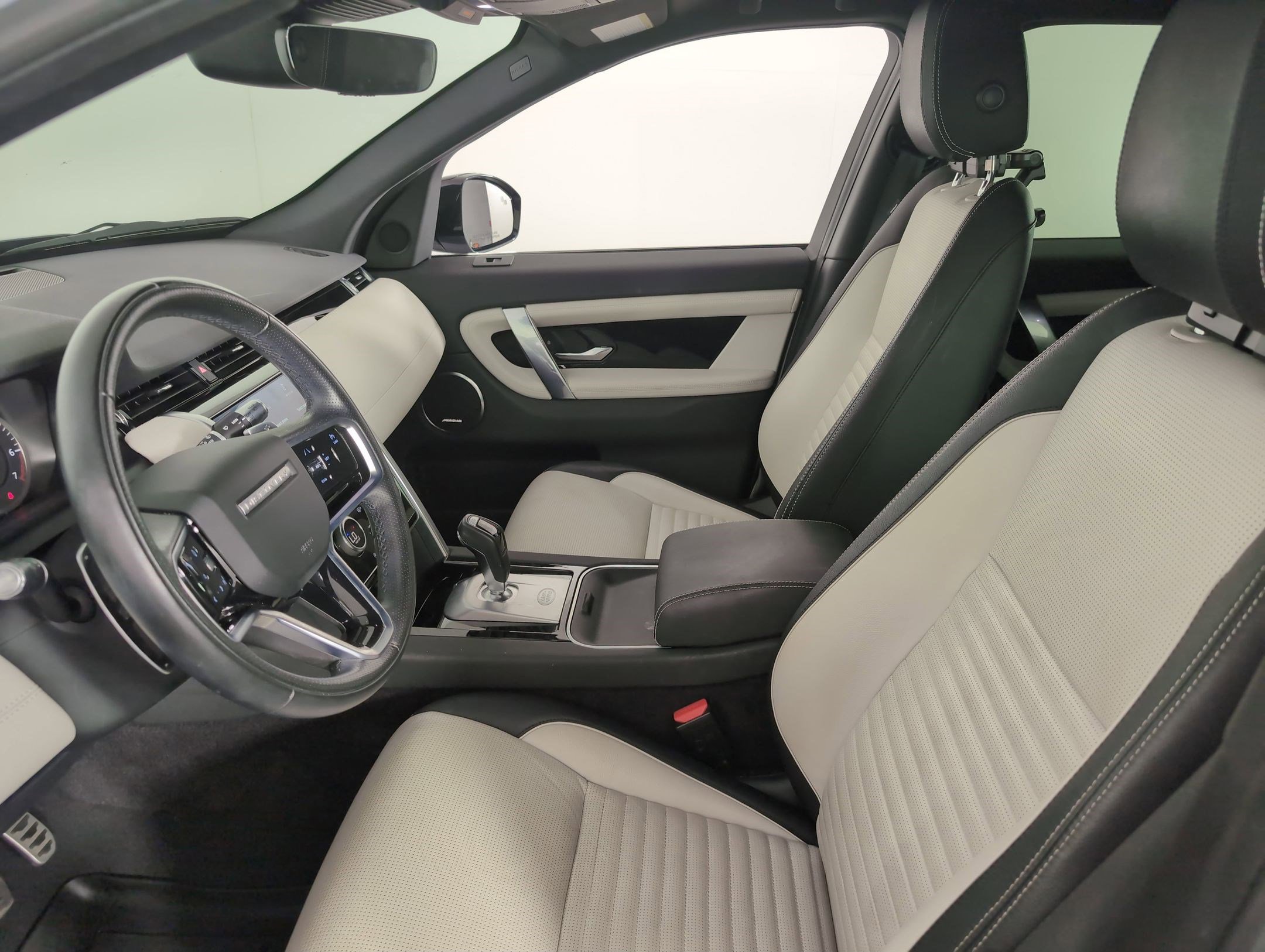 2022 Land Rover Discovery Sport S R-Dynamic photo 3