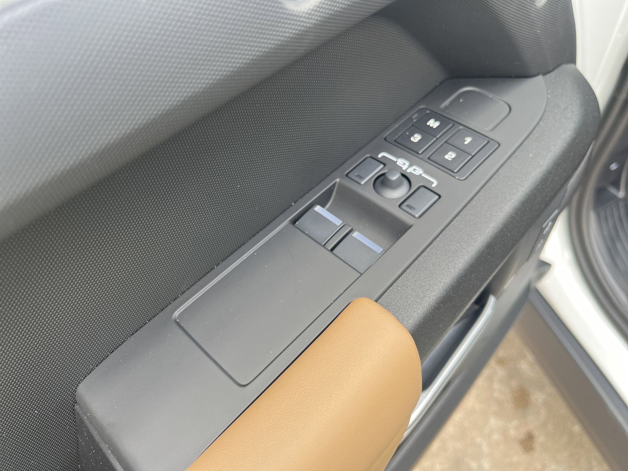 2025 Land Rover Defender V8 - Photo 11