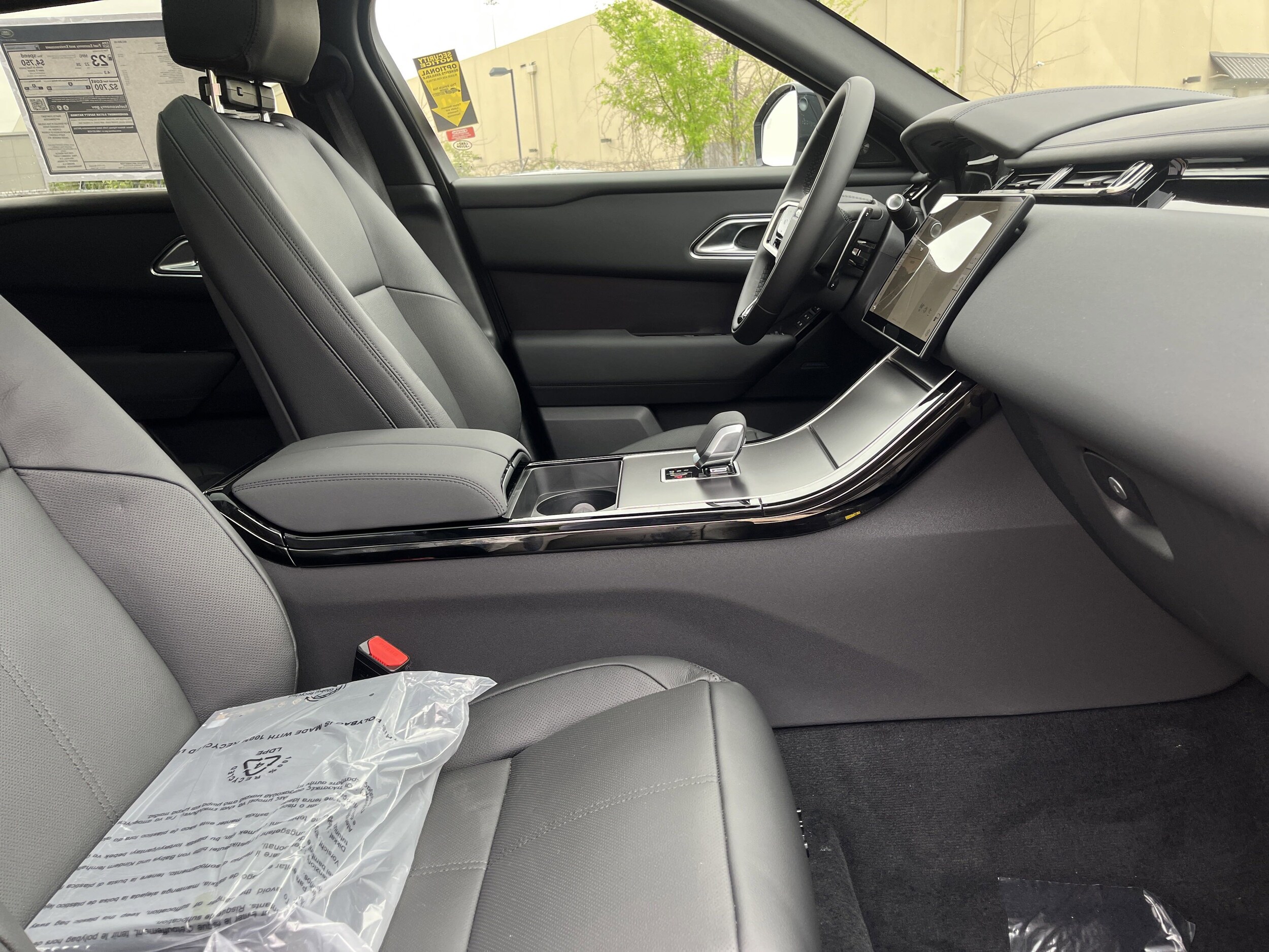 2026 Land Rover Range Rover Velar P250 Dynamic SE photo 4