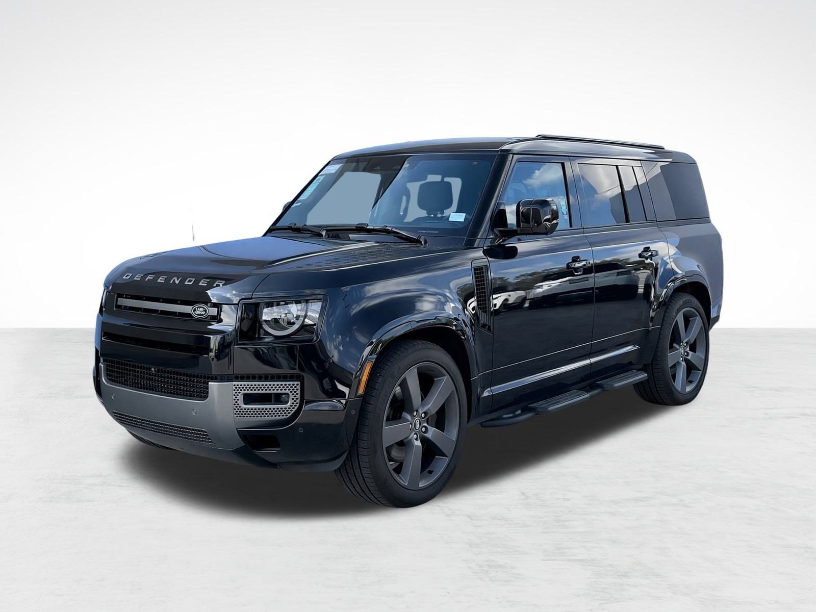 2025 Land Rover Defender Outbound's photo