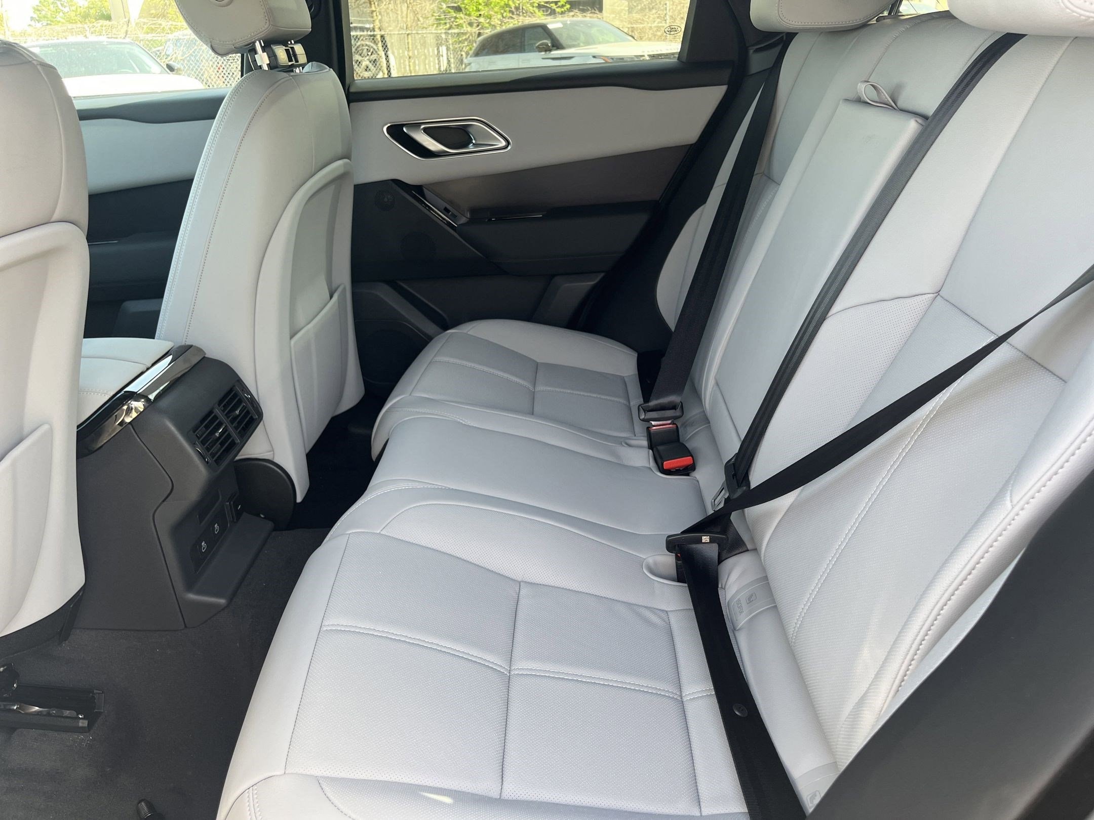 2026 Land Rover Range Rover Velar Dynamic SE - Photo 19