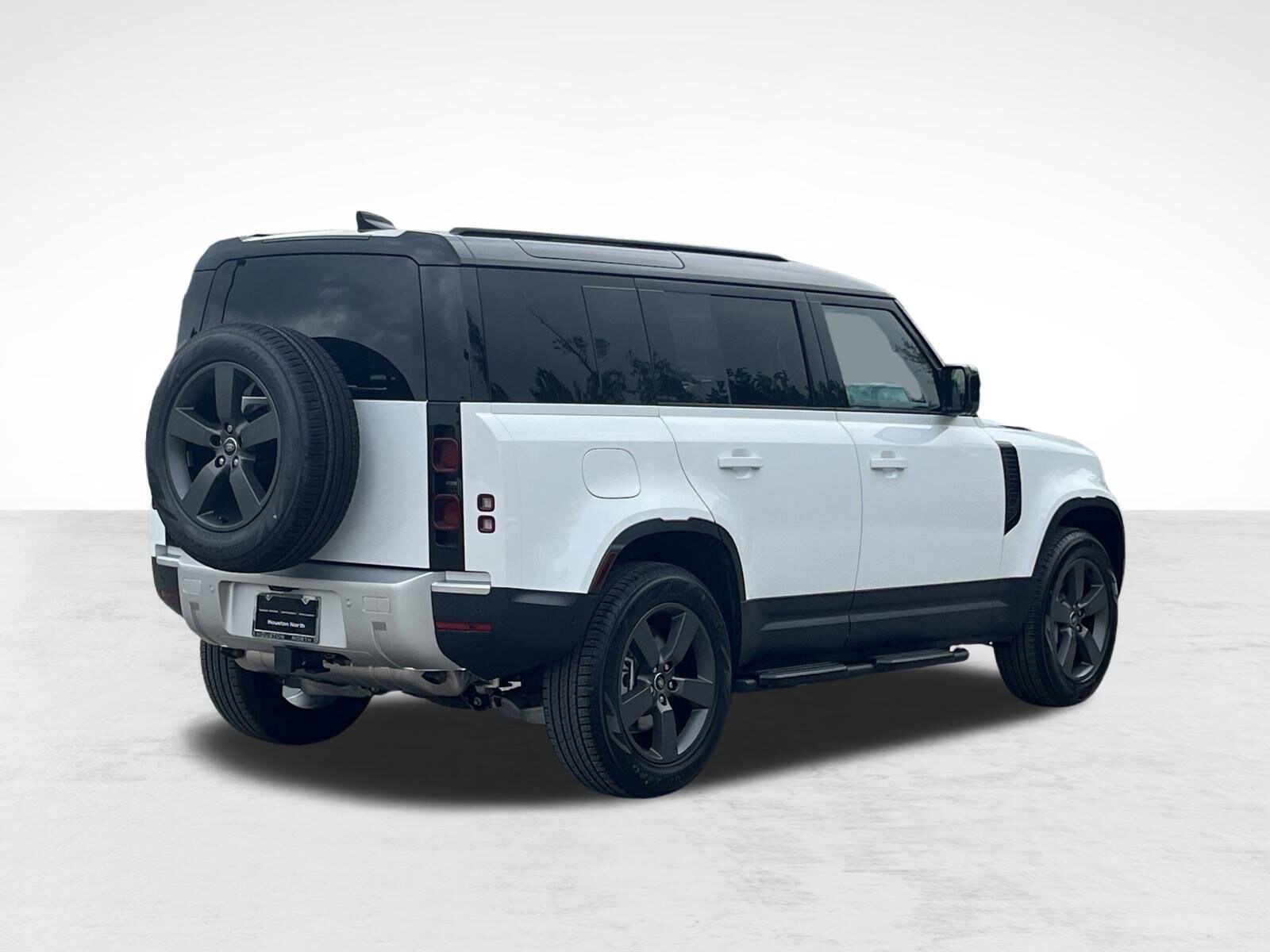 2025 Land Rover Defender 110 S photo 2