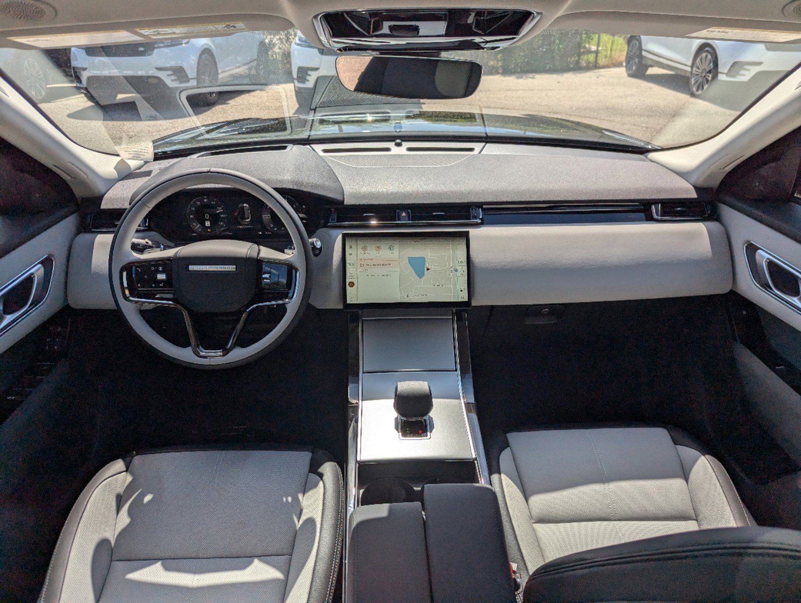 2025 Land Rover Range Rover Velar P250 S photo 3