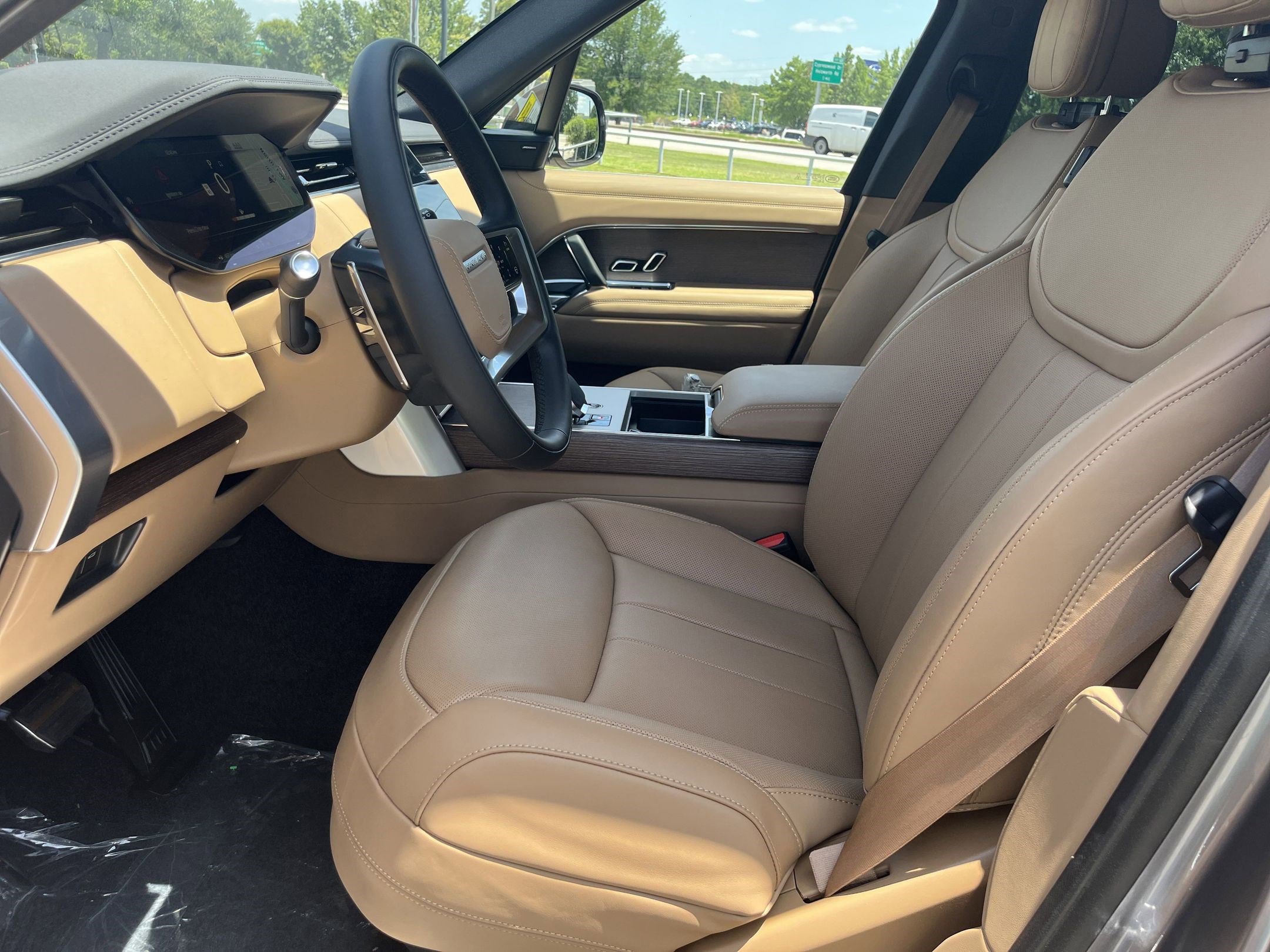 2025 Land Rover Range Rover SE photo 4