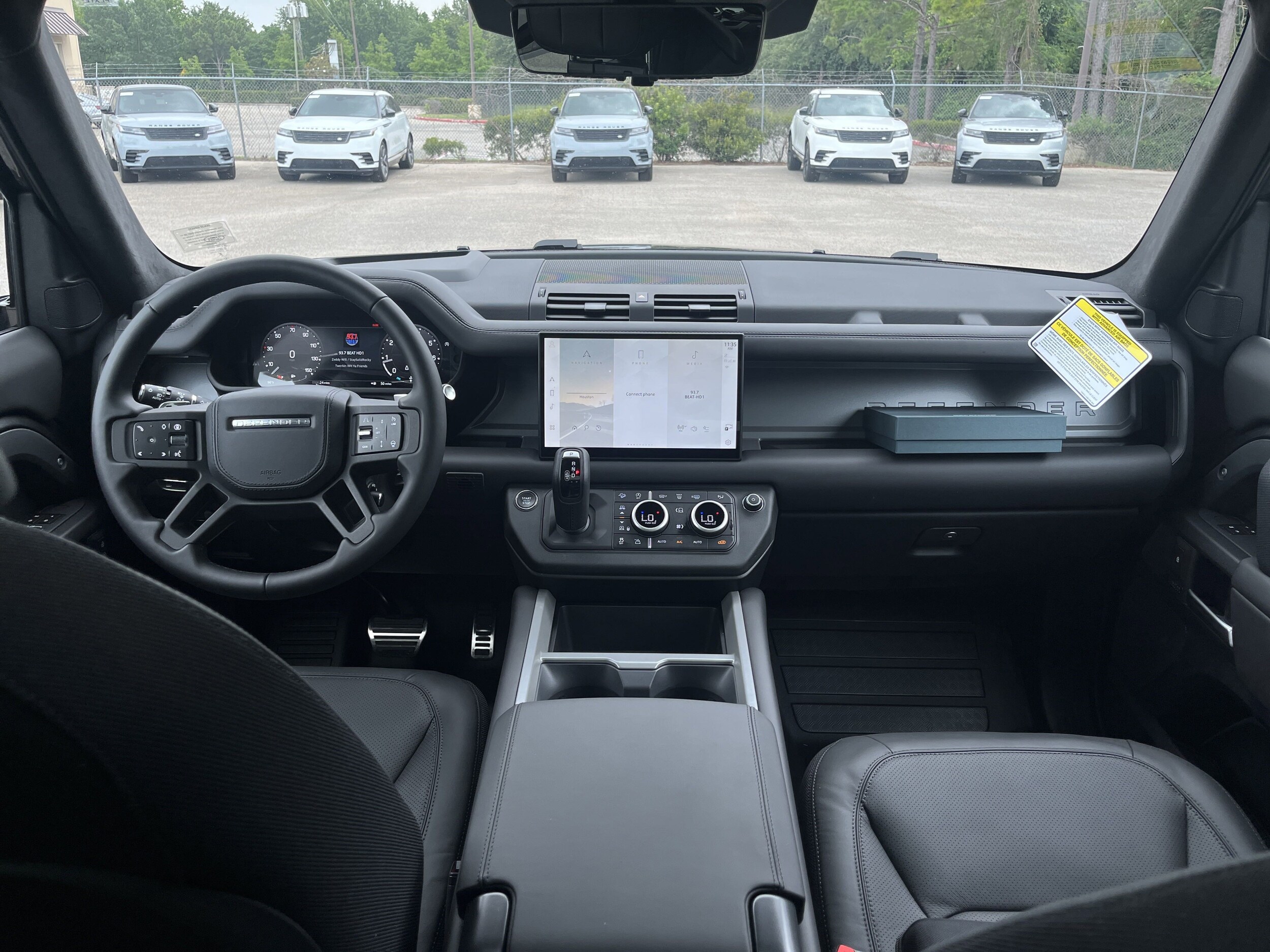 2025 Land Rover Defender 110 V8 photo 4