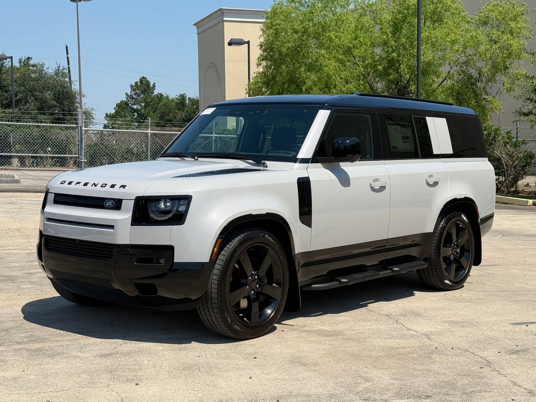 2026 Land Rover Defender 130 X-Dynamic SE P400's photo