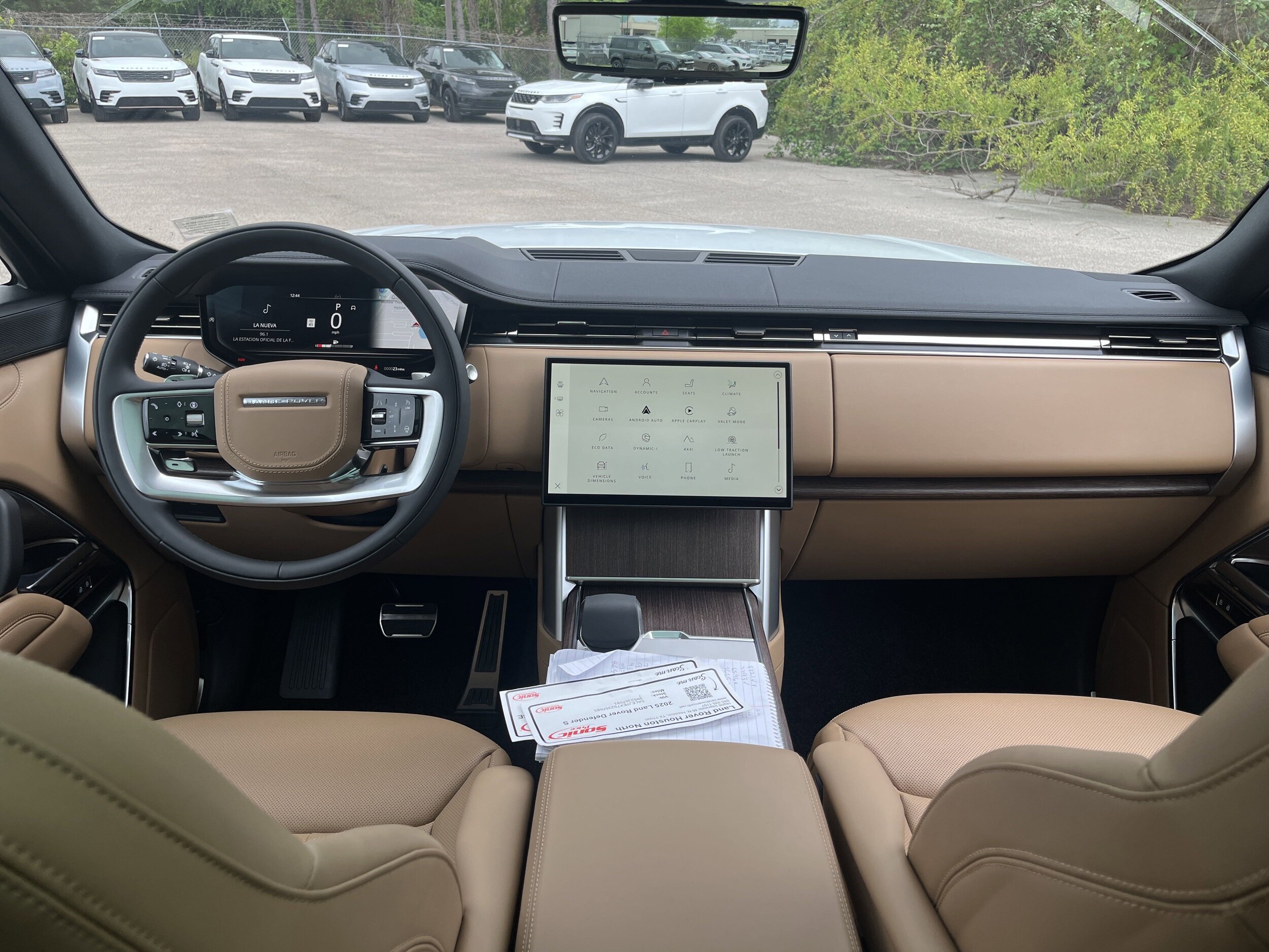 2025 Land Rover Range Rover SE photo 3