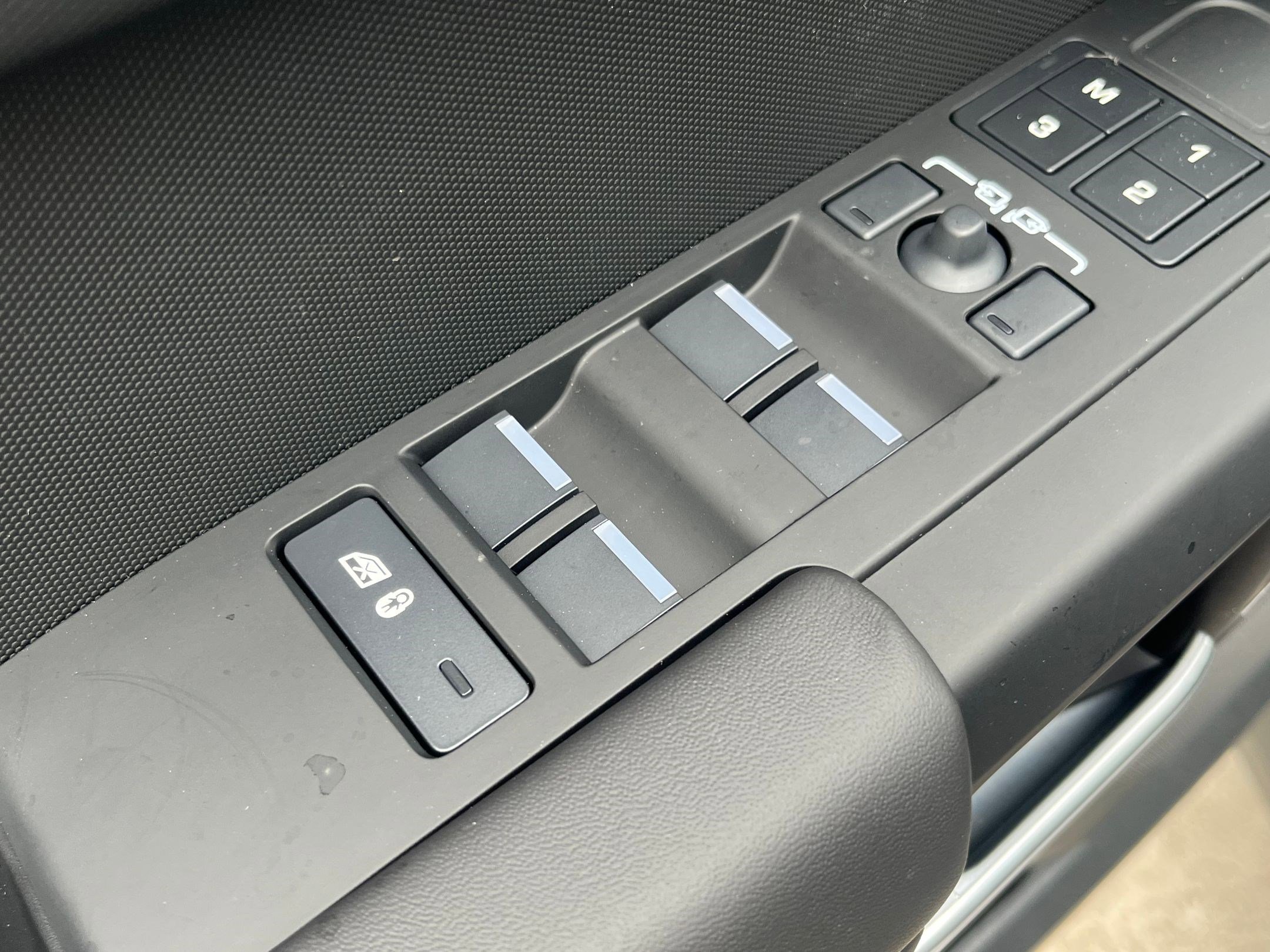2026 Land Rover Defender S - Photo 29