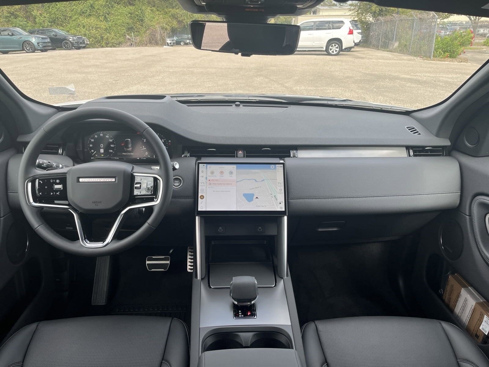 2025 Land Rover Discovery Sport Dynamic SE photo 3