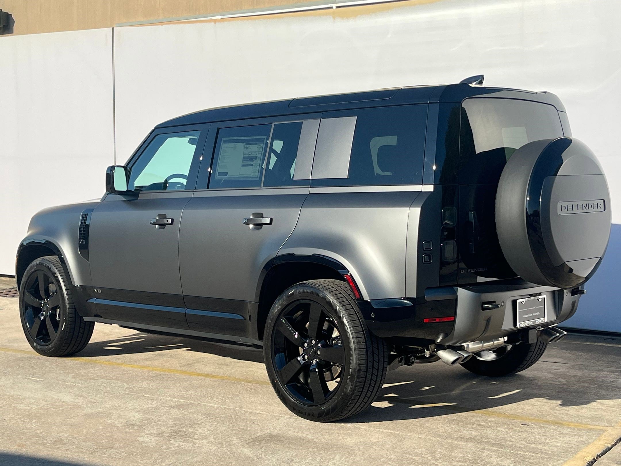 2026 Land Rover Defender 110 V8 photo 3