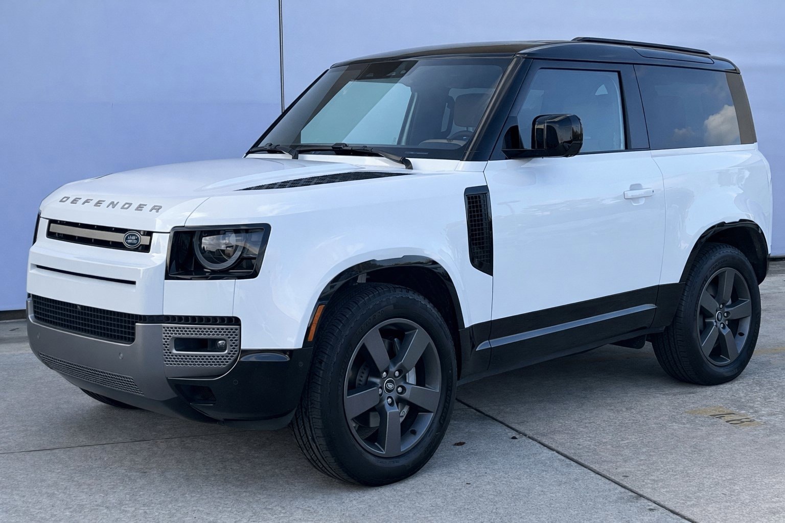 2025 Land Rover Defender X-Dynamic SE's photo