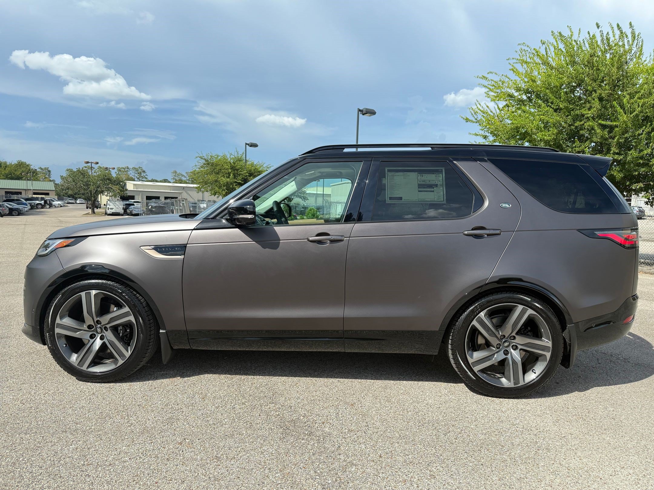 2026 Land Rover Discovery Gemini Edition SUV