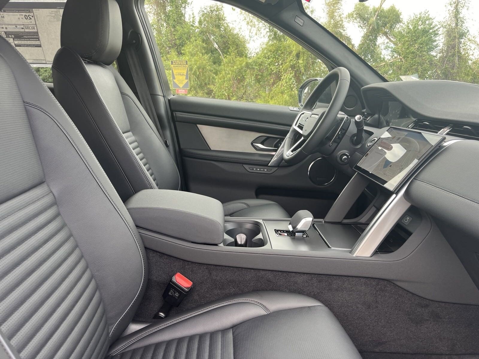 2025 Land Rover Discovery Sport Dynamic SE photo 4