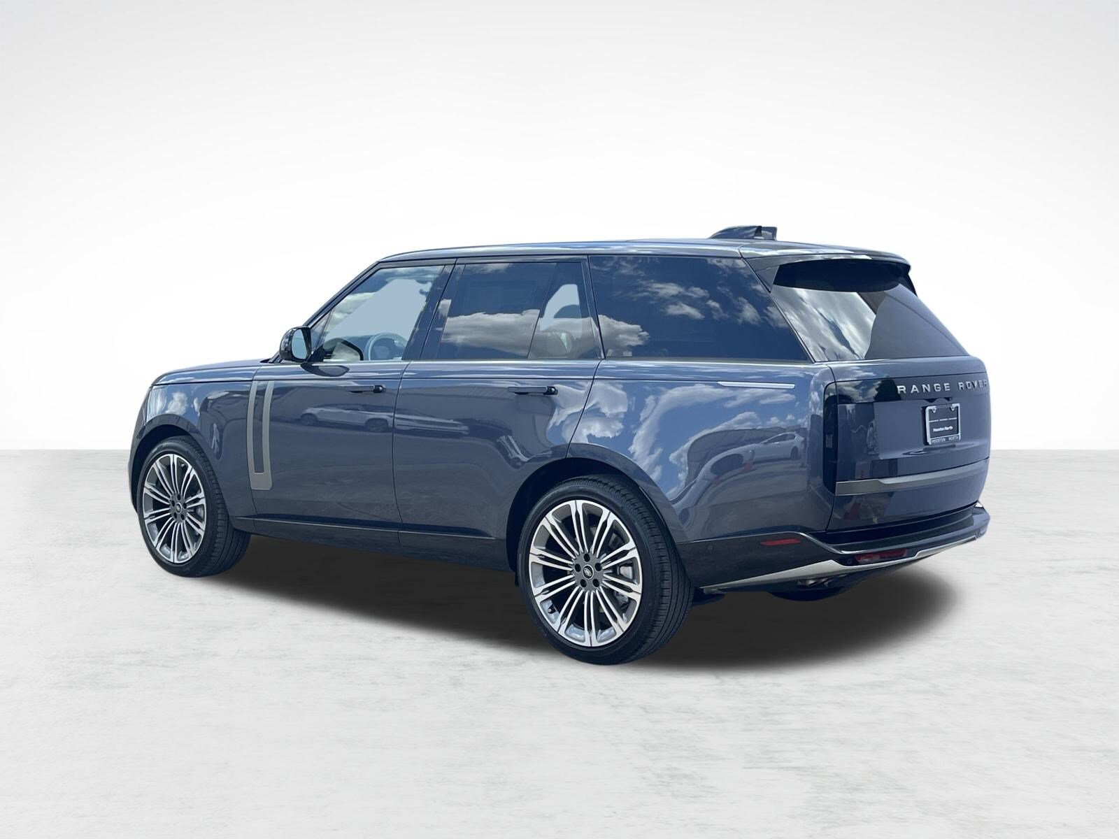 2025 Land Rover Range Rover SE photo 3