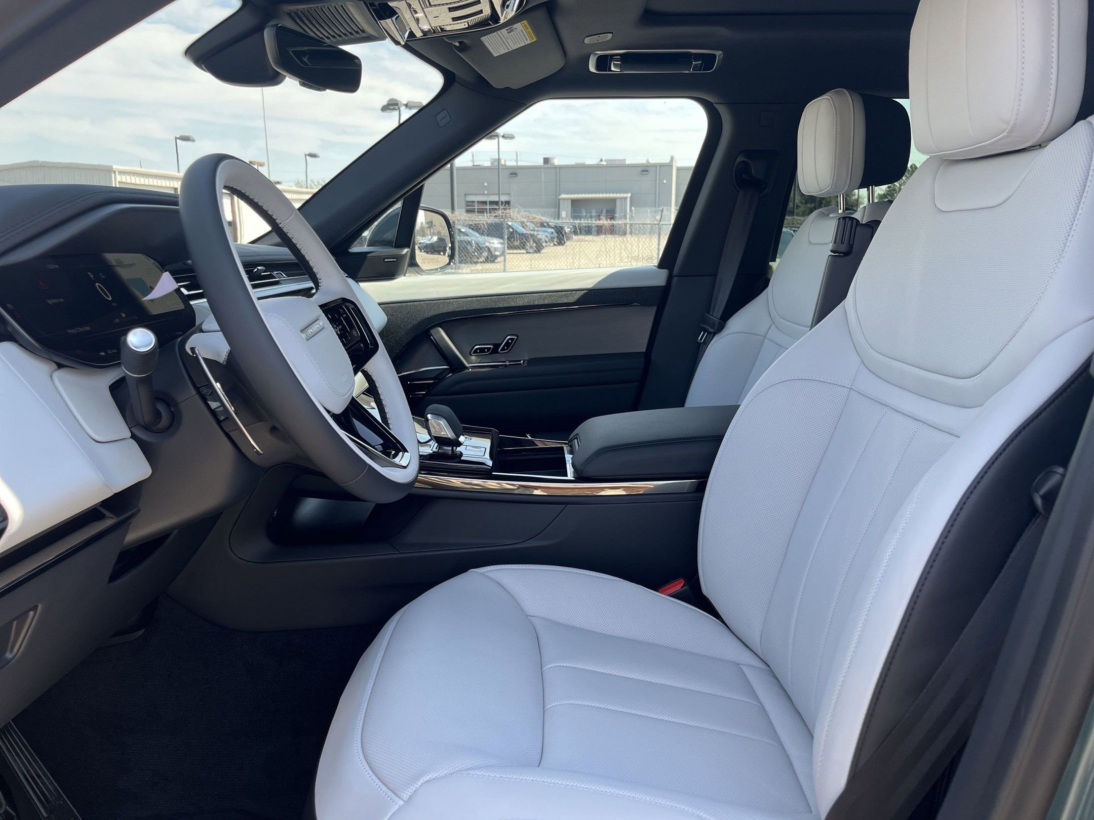 2025 Land Rover Range Rover Sport P530 Dynamic SE photo 4