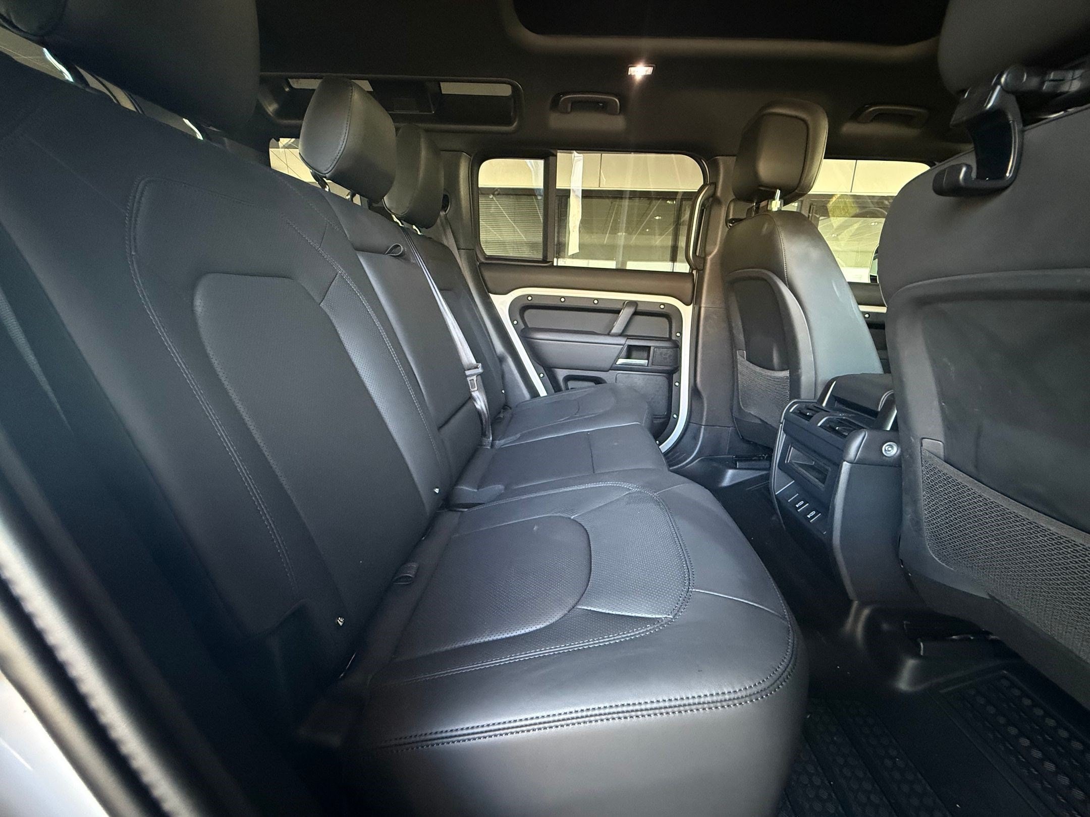2026 Land Rover Defender X-Dynamic SE - Photo 34