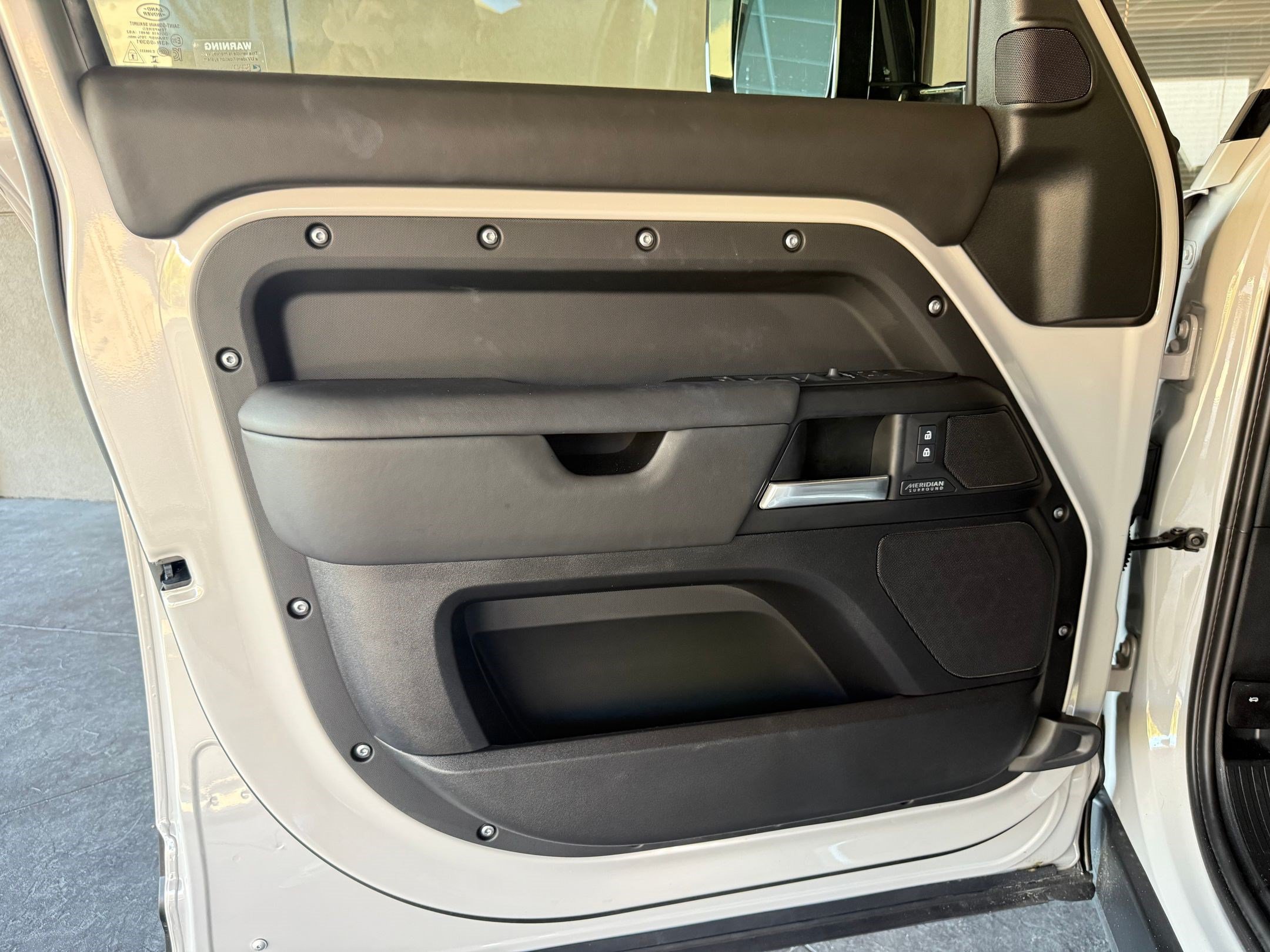 2026 Land Rover Defender X-Dynamic SE - Photo 12