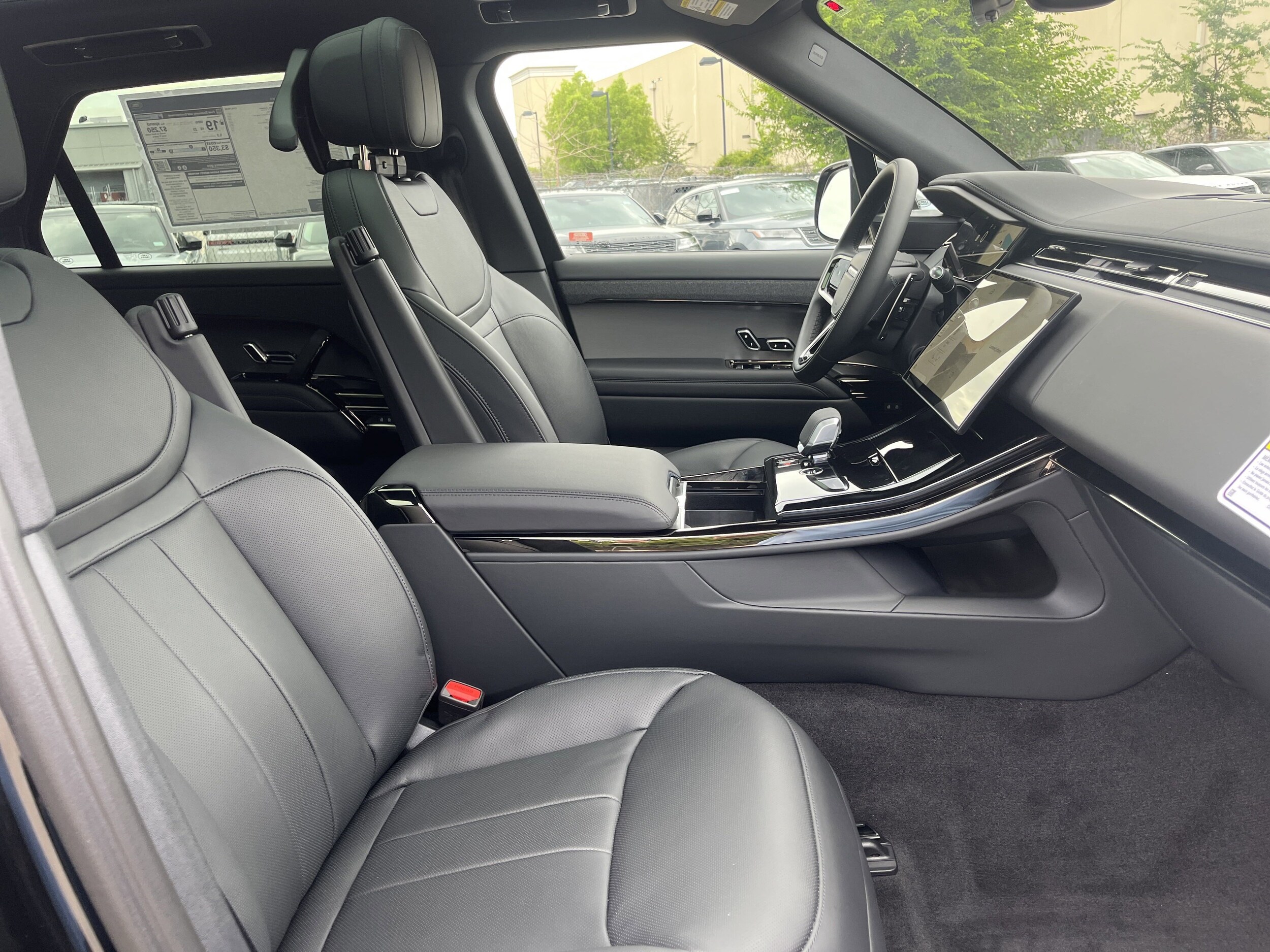 2025 Land Rover Range Rover Sport P530 Dynamic SE photo 3