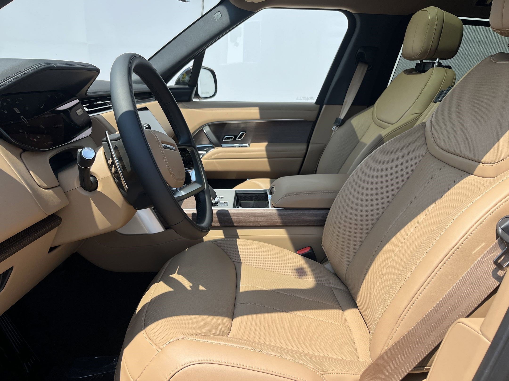 2025 Land Rover Range Rover SE photo 4