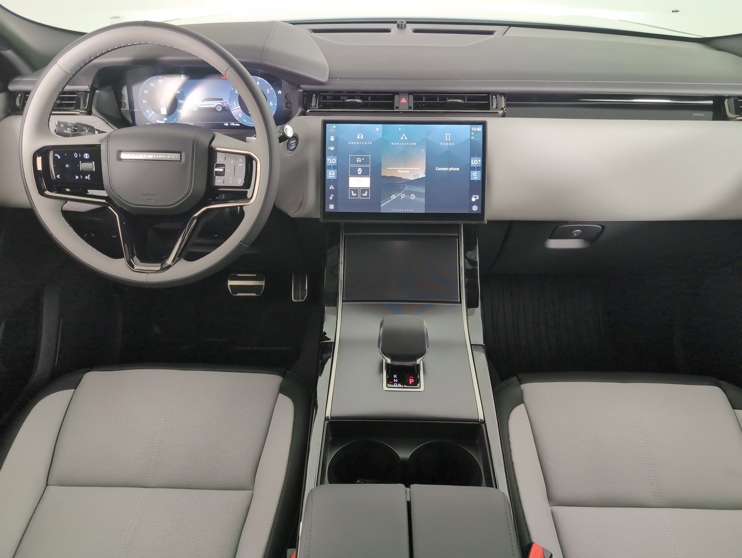 2026 Land Rover Range Rover Velar SE photo 4