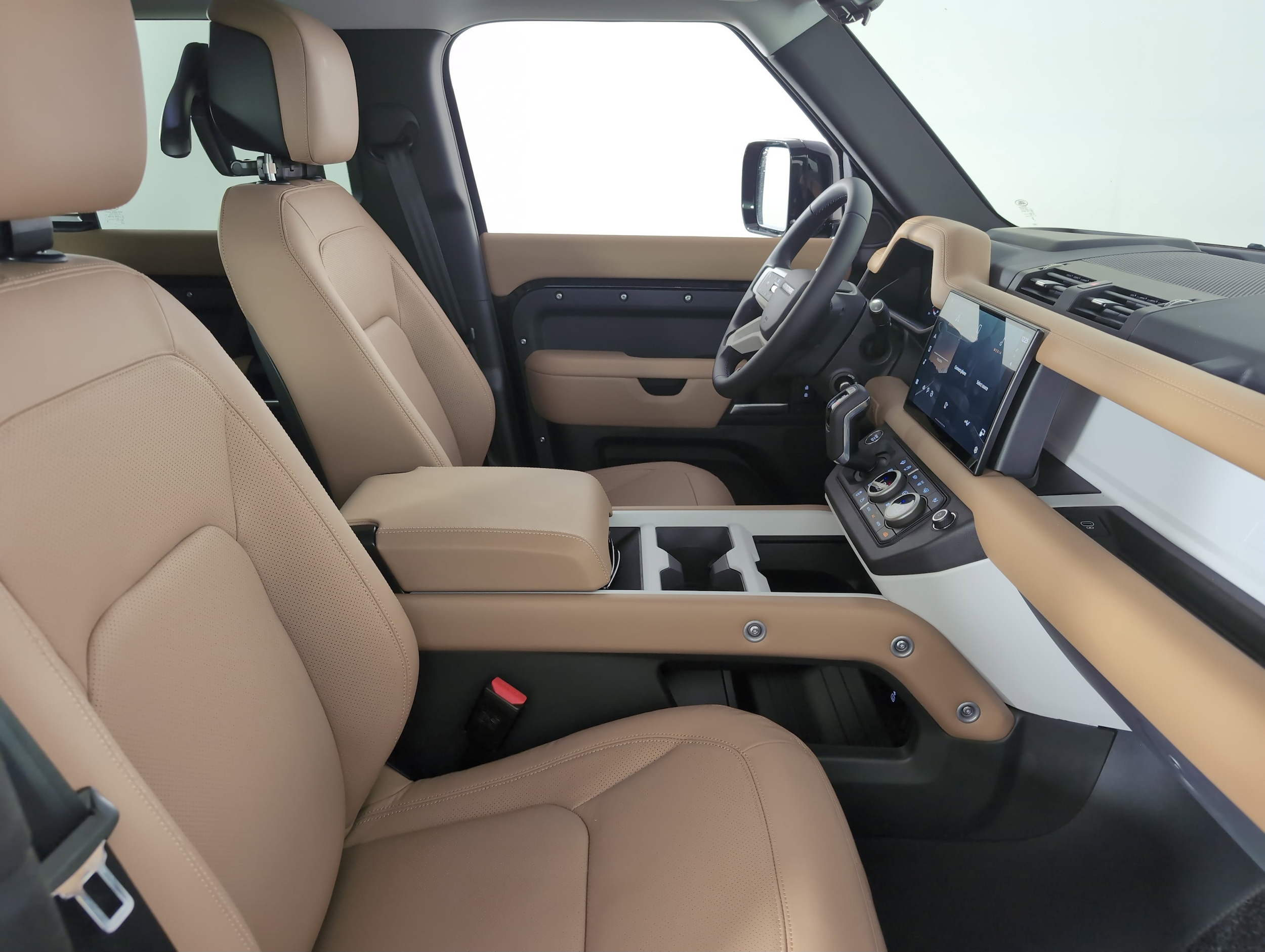 2025 Land Rover Defender 130 X-Dynamic SE photo 3