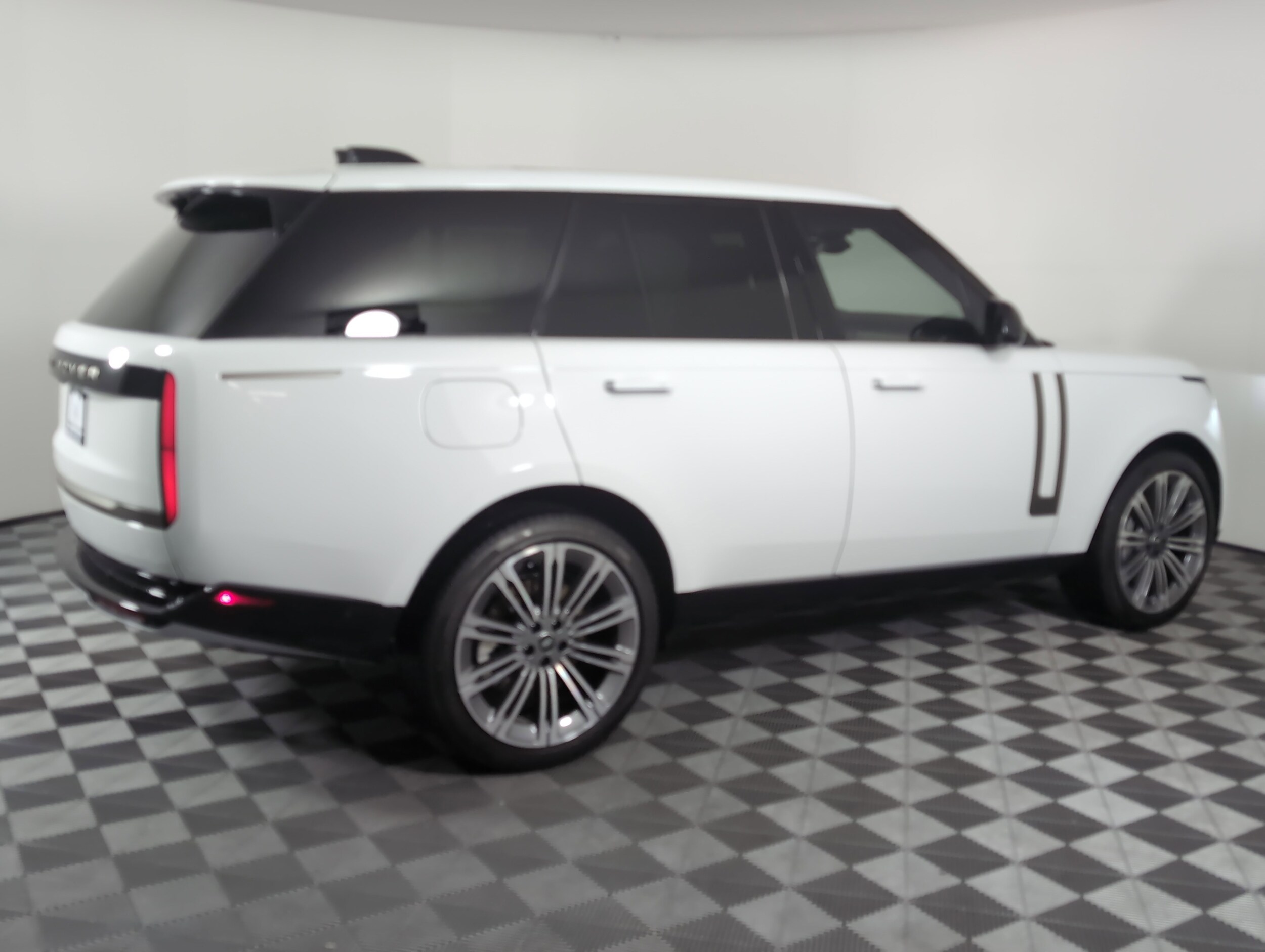 2025 Land Rover Range Rover SE photo 2