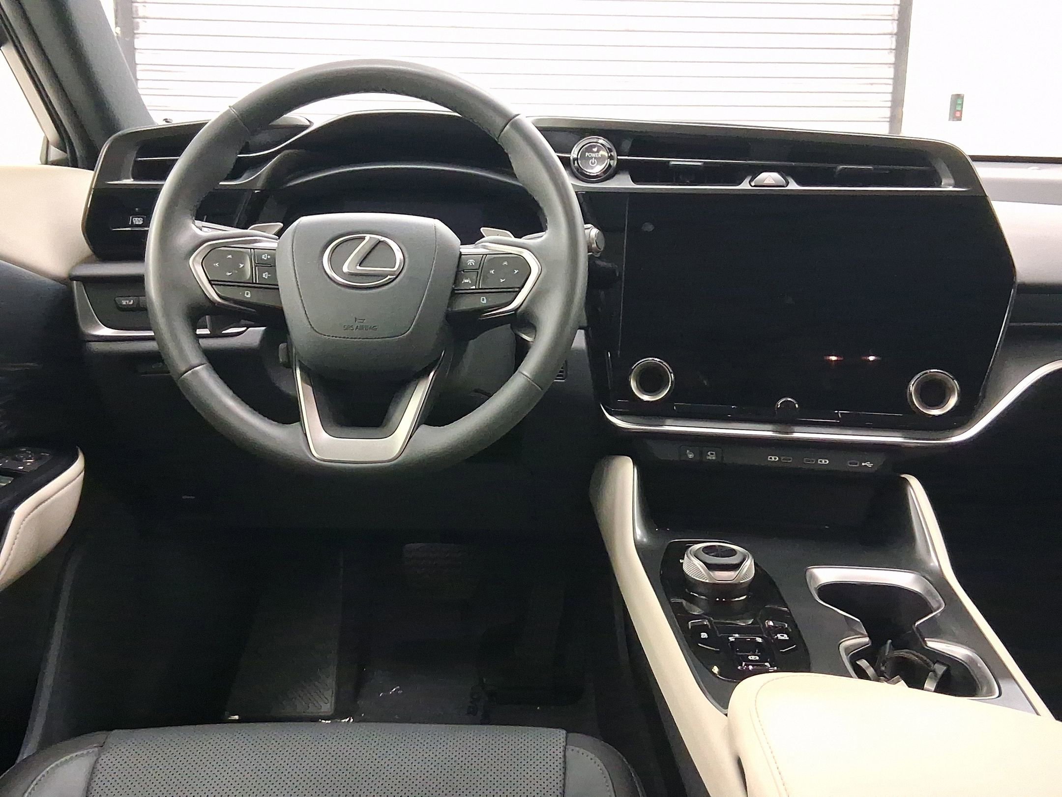 2023 Lexus RZ 450e Luxury photo 4