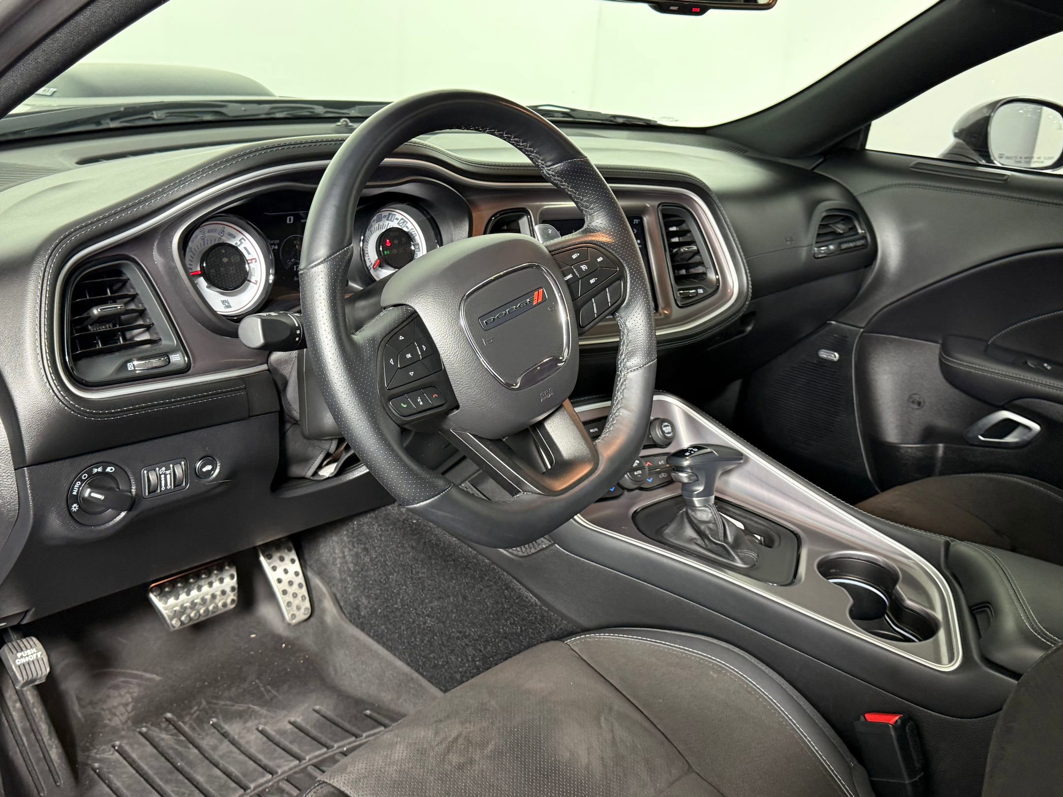 2022 Dodge Challenger R/T Scat Pack Widebody photo 3