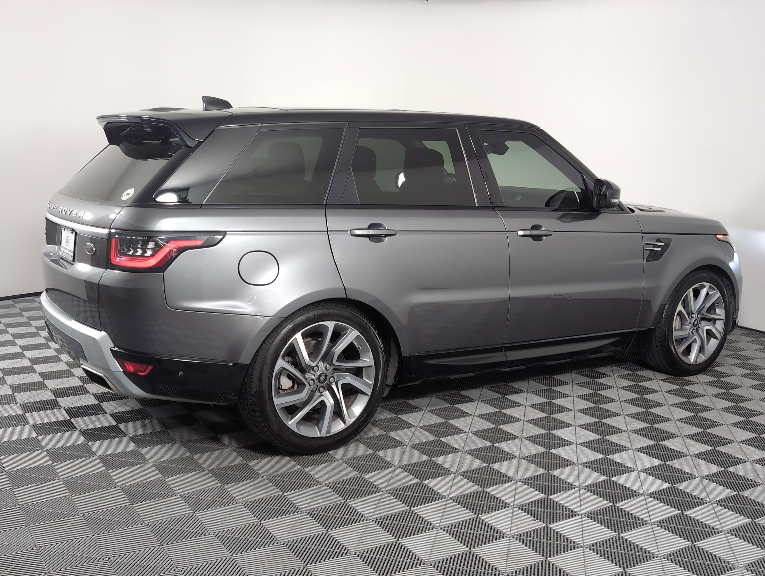 Used 2019 Land Rover Range Rover Sport HSE with VIN SALWR2RV8KA827275 for sale in Houston, TX