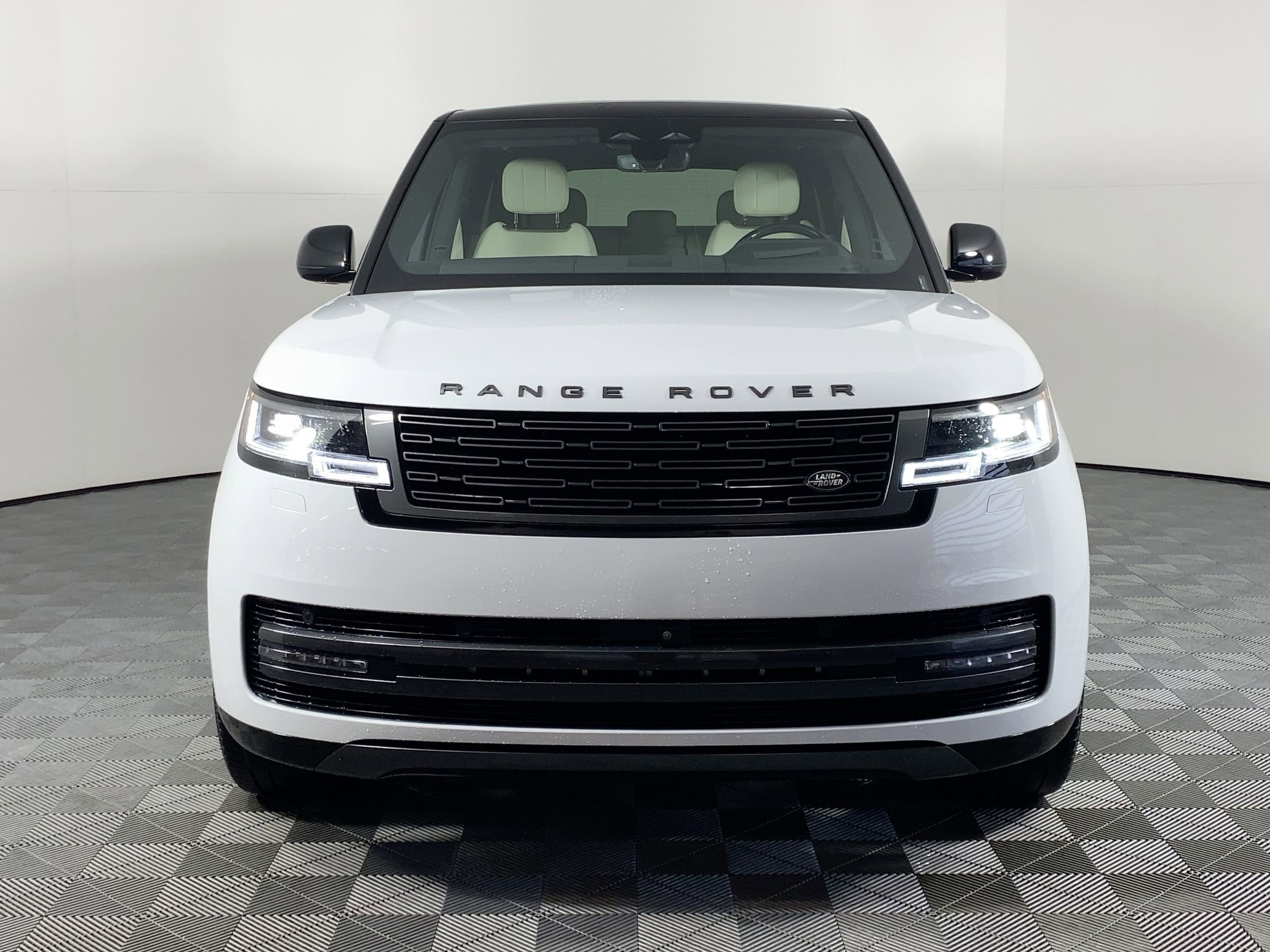 2025 Land Rover Range Rover SE photo 4