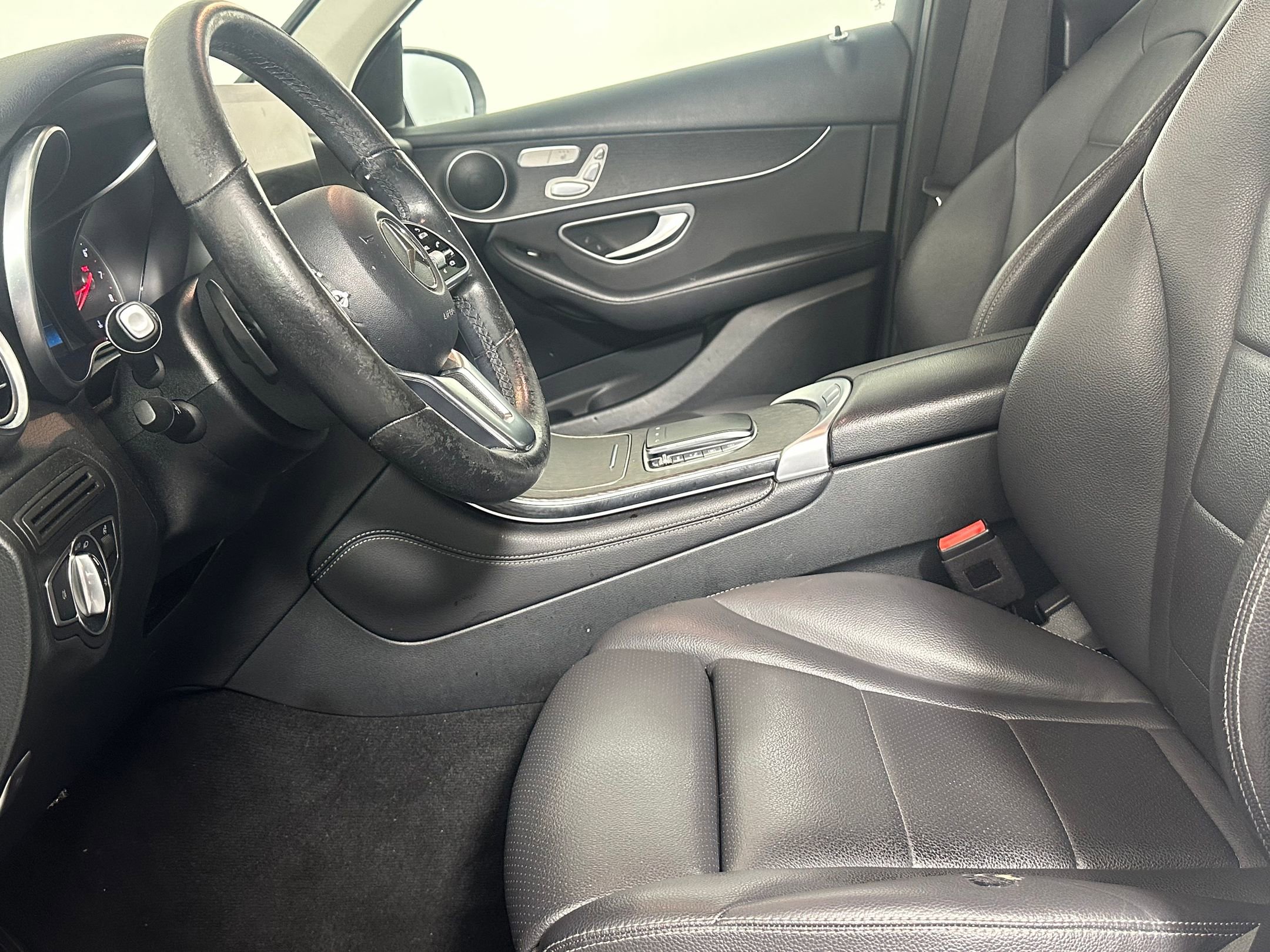 2021 Mercedes Benz GLC 300 photo 2