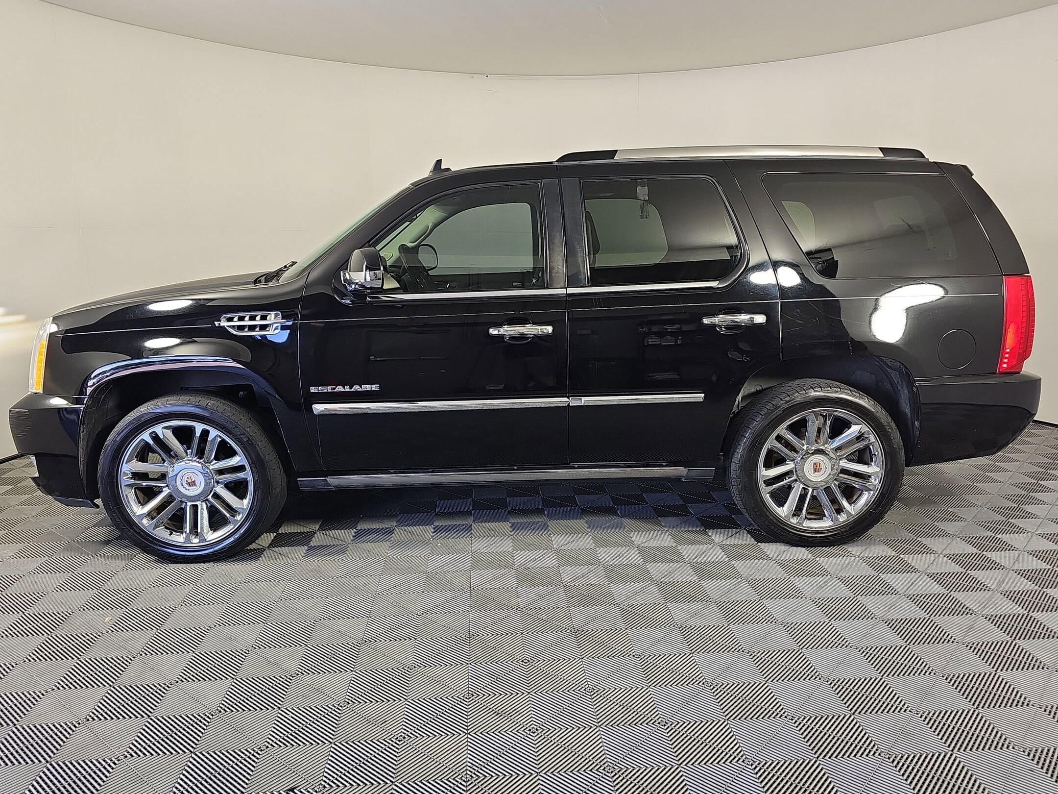 2013 Cadillac Escalade Platinum photo 2