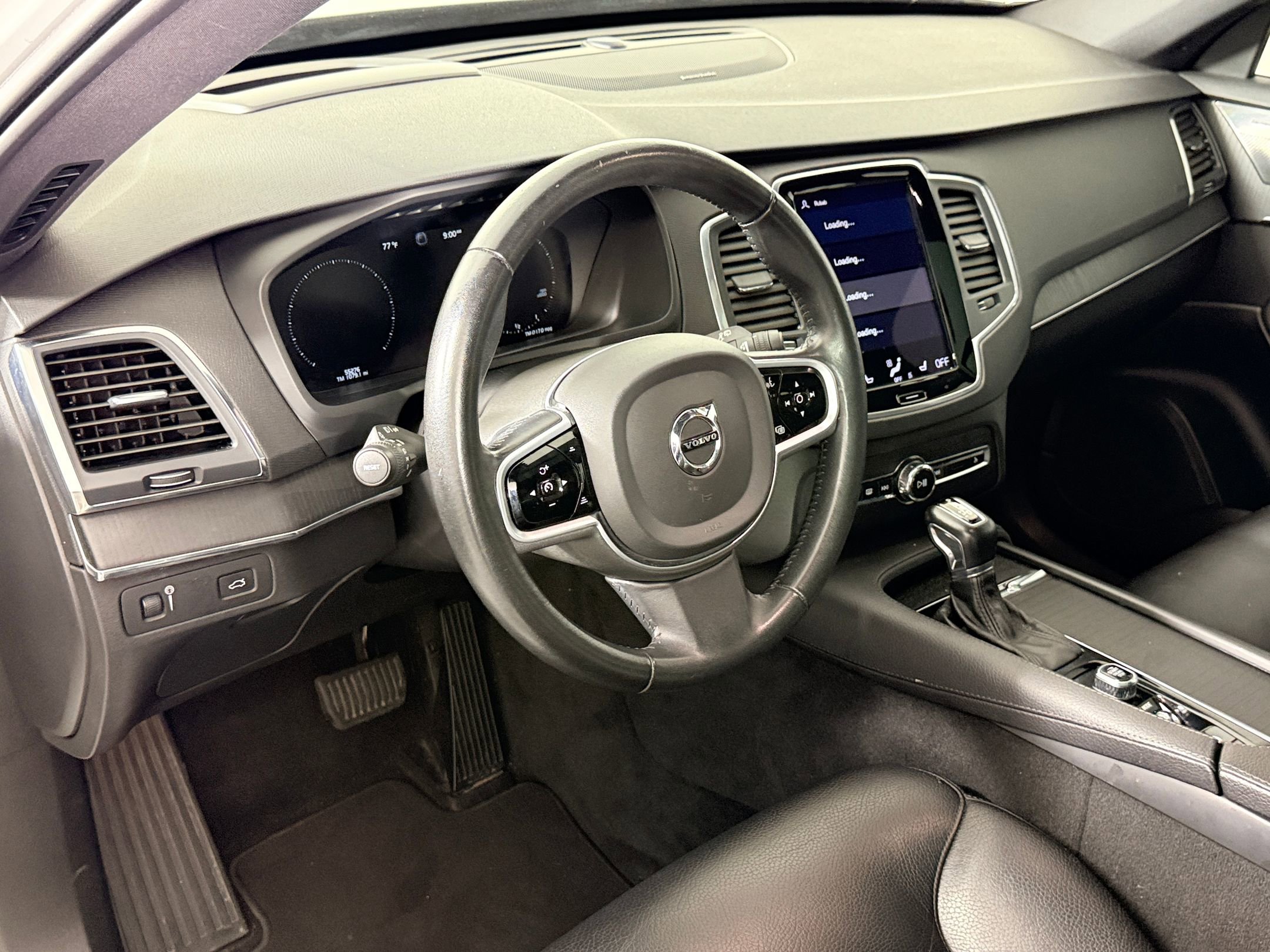 2020 Volvo XC90 Momentum photo 2