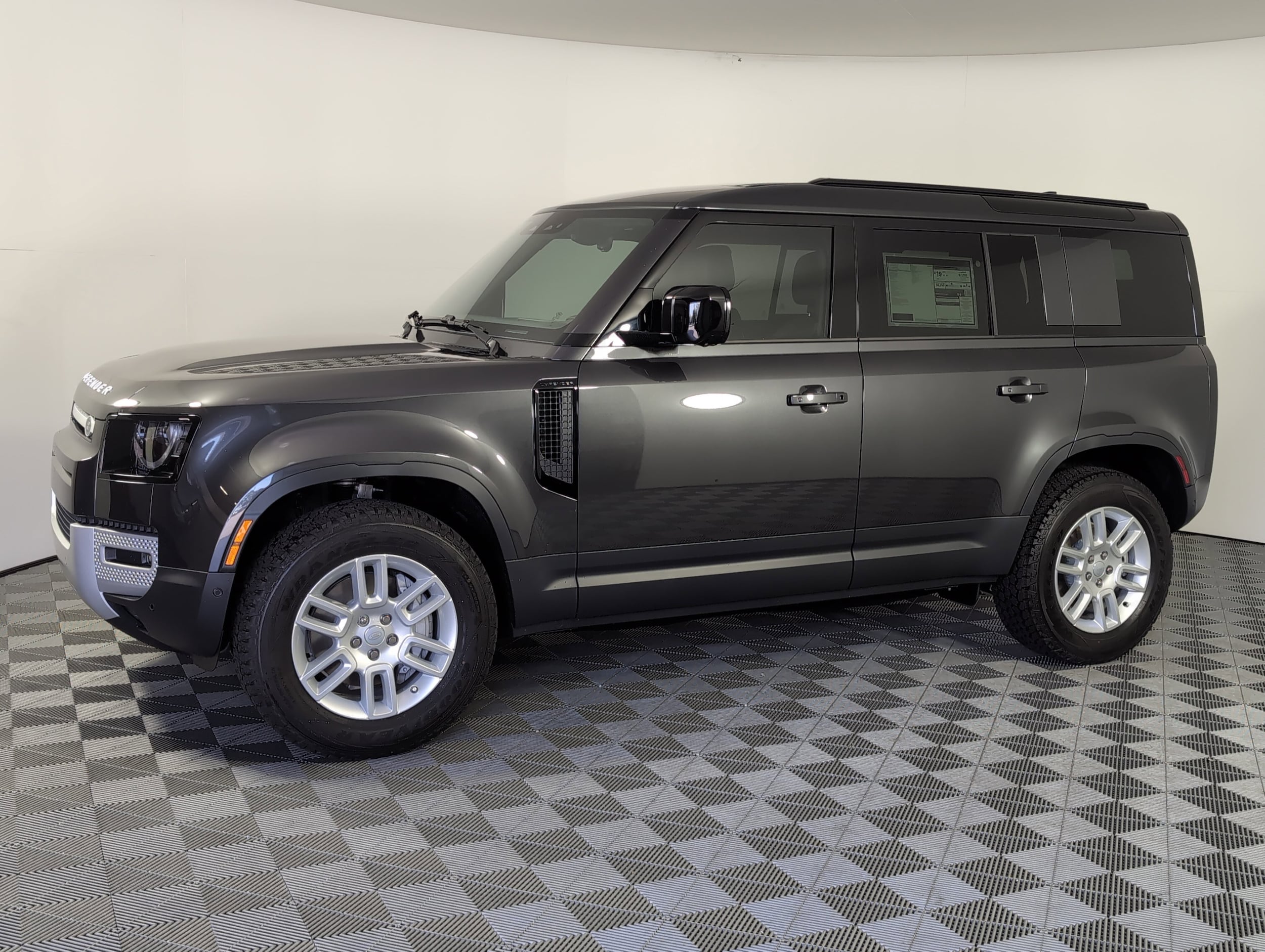 2025 Land Rover Defender 110 S