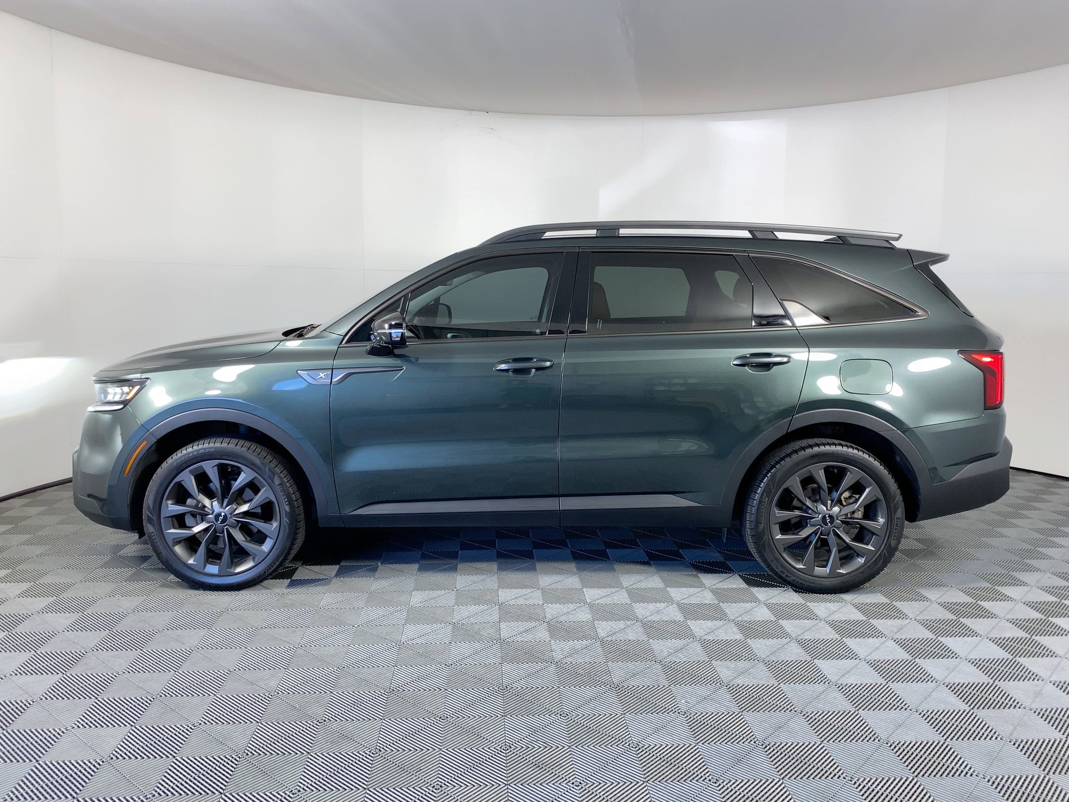 2022 Kia Sorento X-Line SX Prestige photo 2