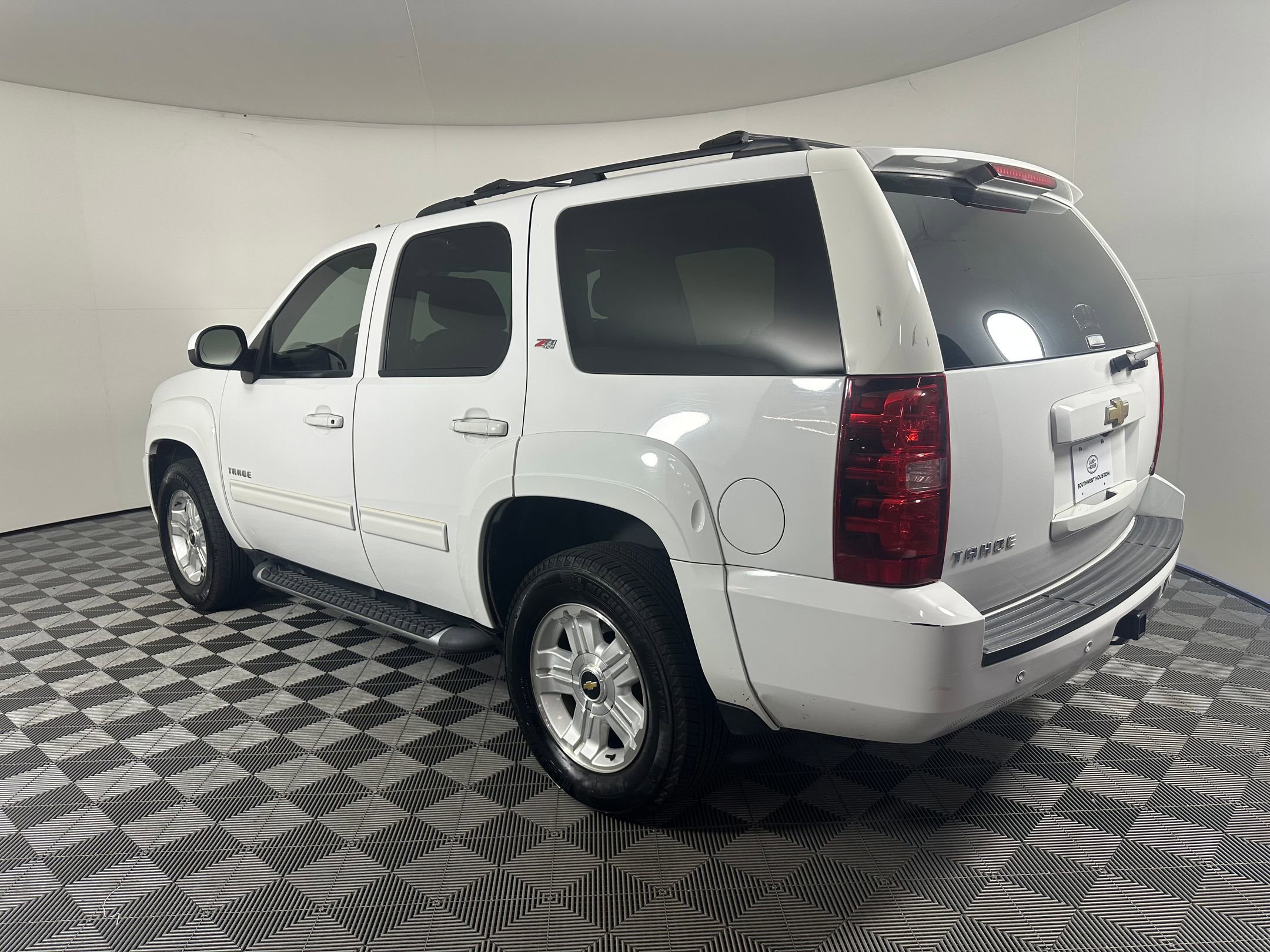 2011 Chevrolet Tahoe LT photo 2