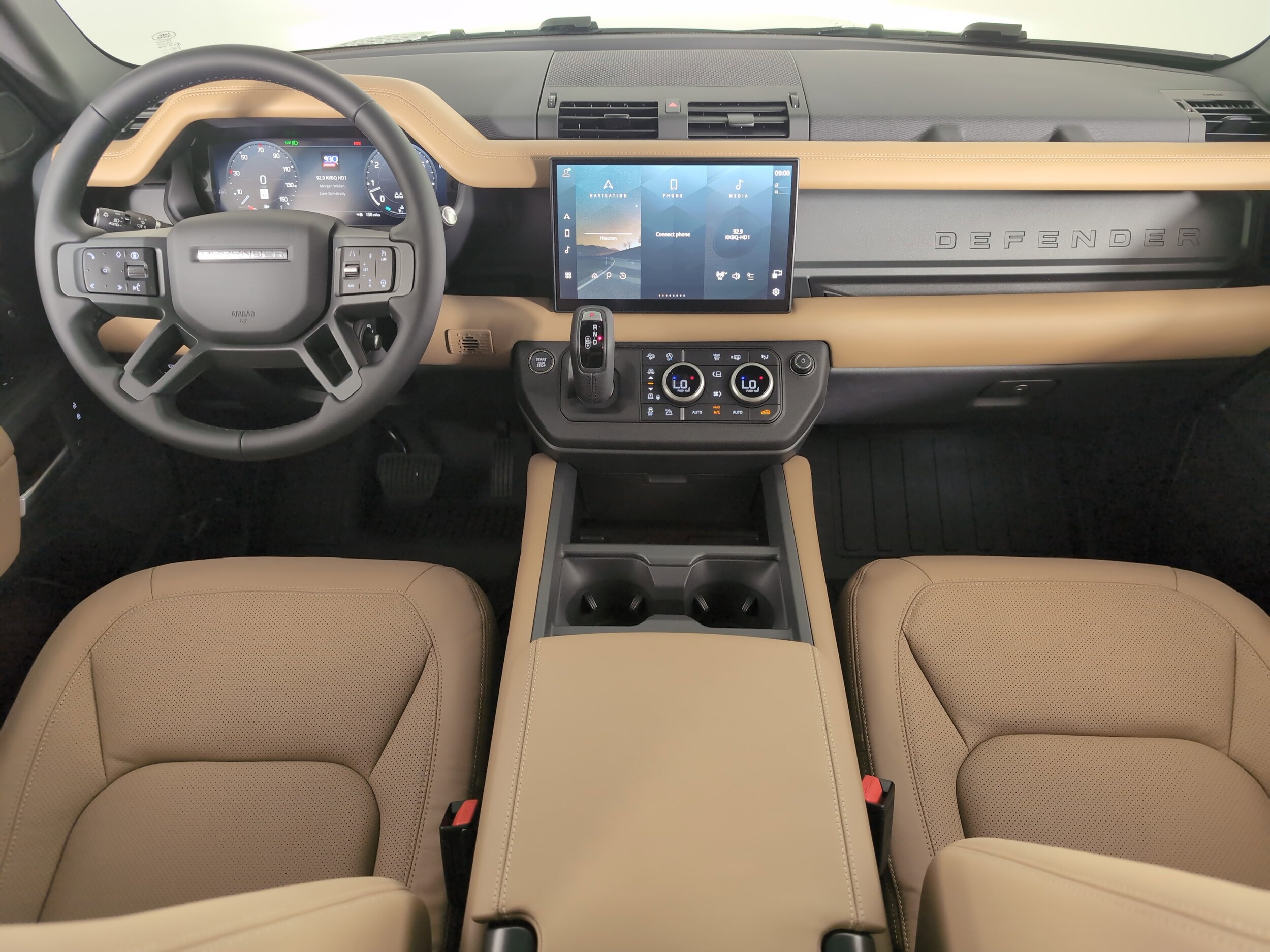 2025 Land Rover Defender X-Dynamic SE photo 4