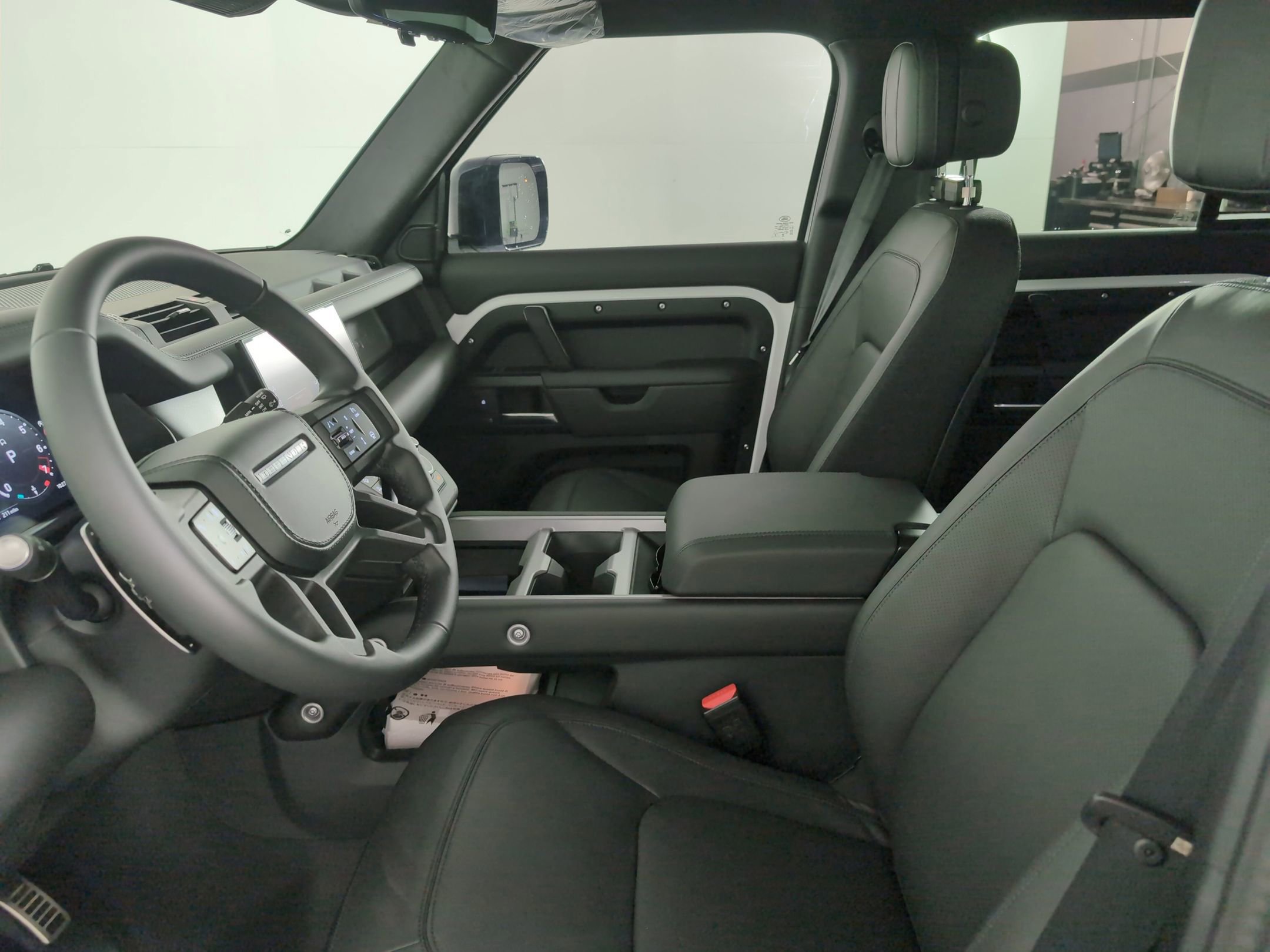 2025 Land Rover Defender 130 V8 photo 4