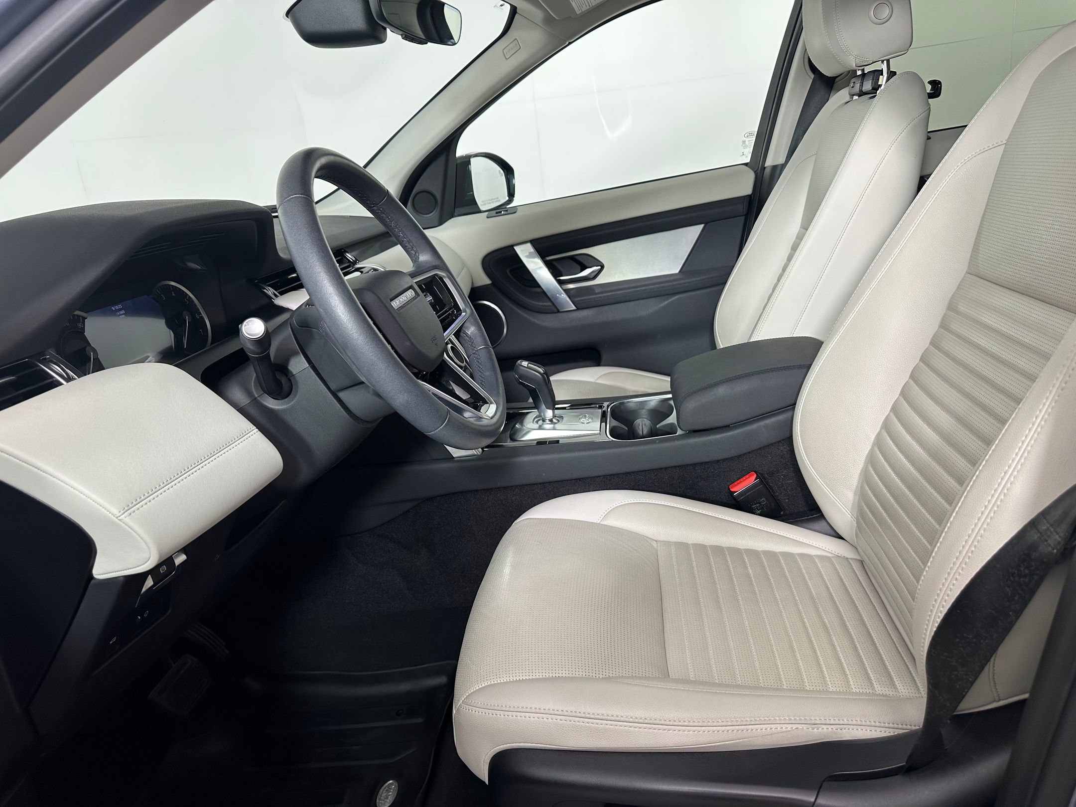 2023 Land Rover Discovery Sport S photo 4