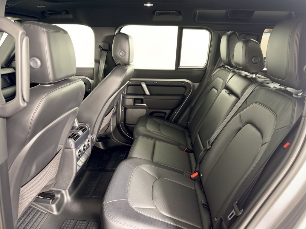 2024 Land Rover Defender X-Dynamic SE - Photo 28