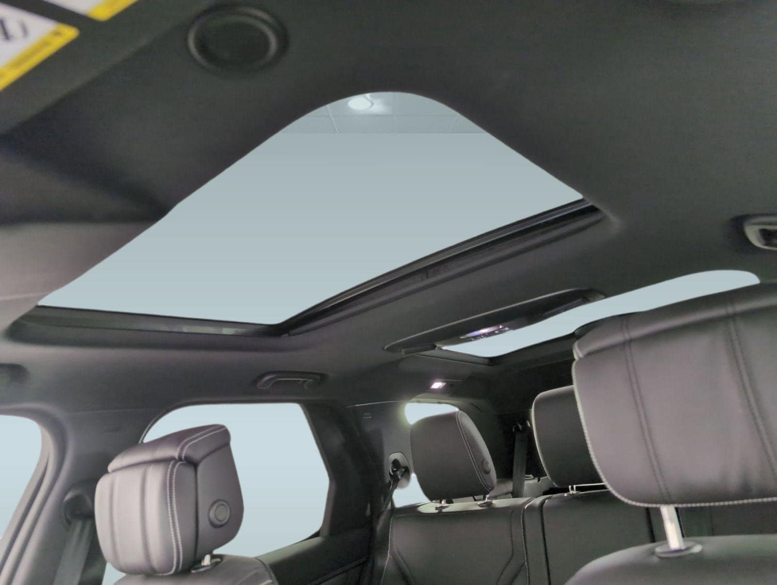 2025 Land Rover Discovery Dynamic SE - Photo 13