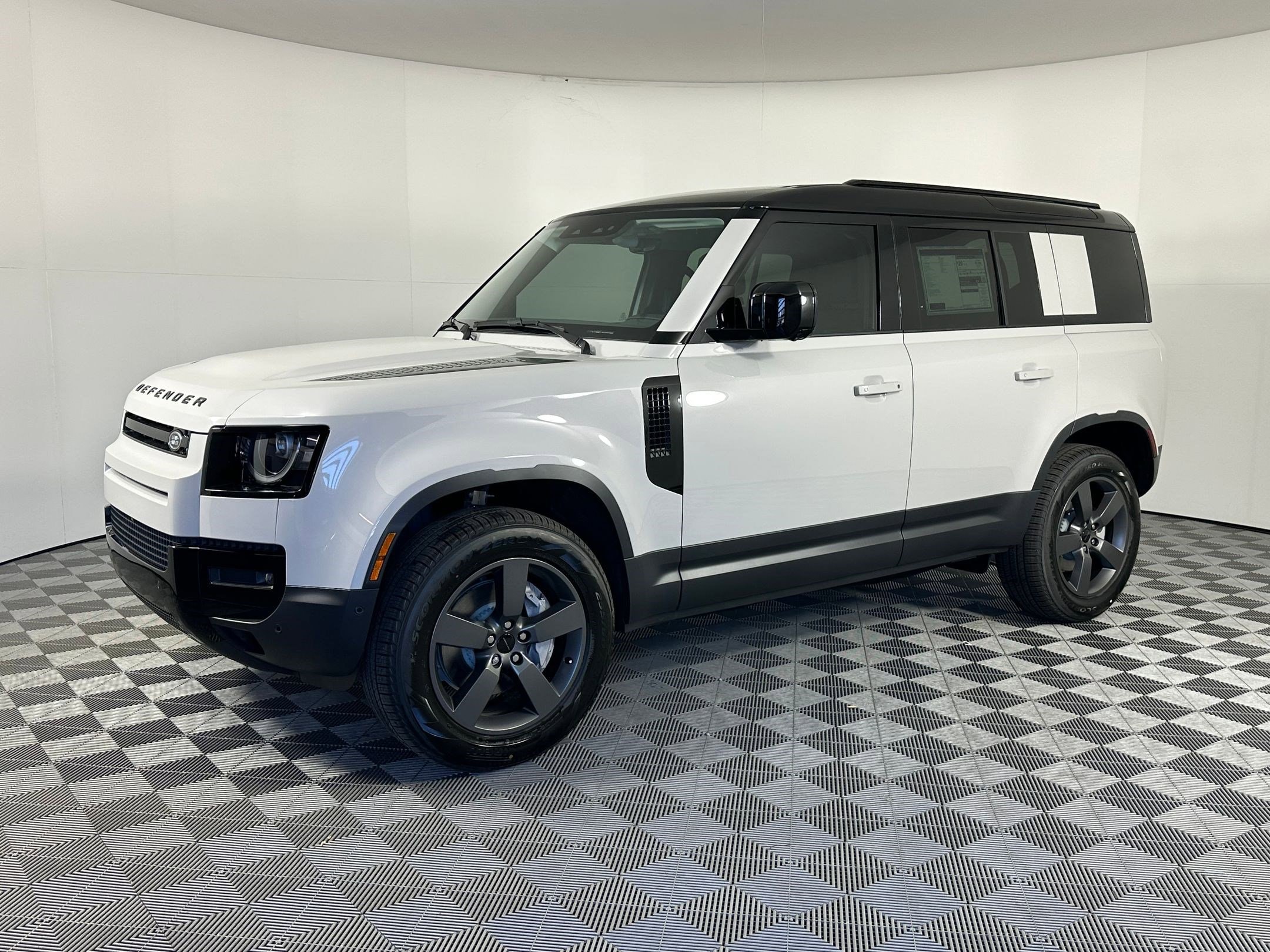 2026 Land Rover Defender S's photo