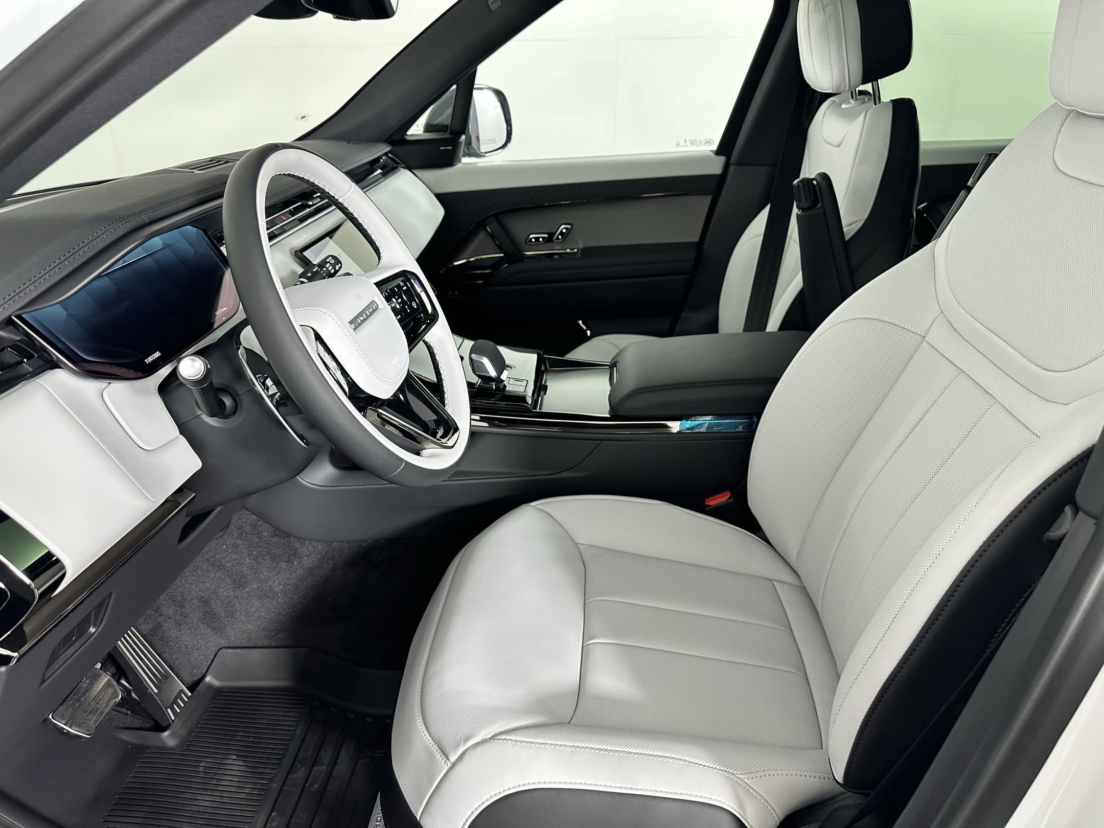 2025 Land Rover Range Rover Sport P530 Dynamic SE photo 4