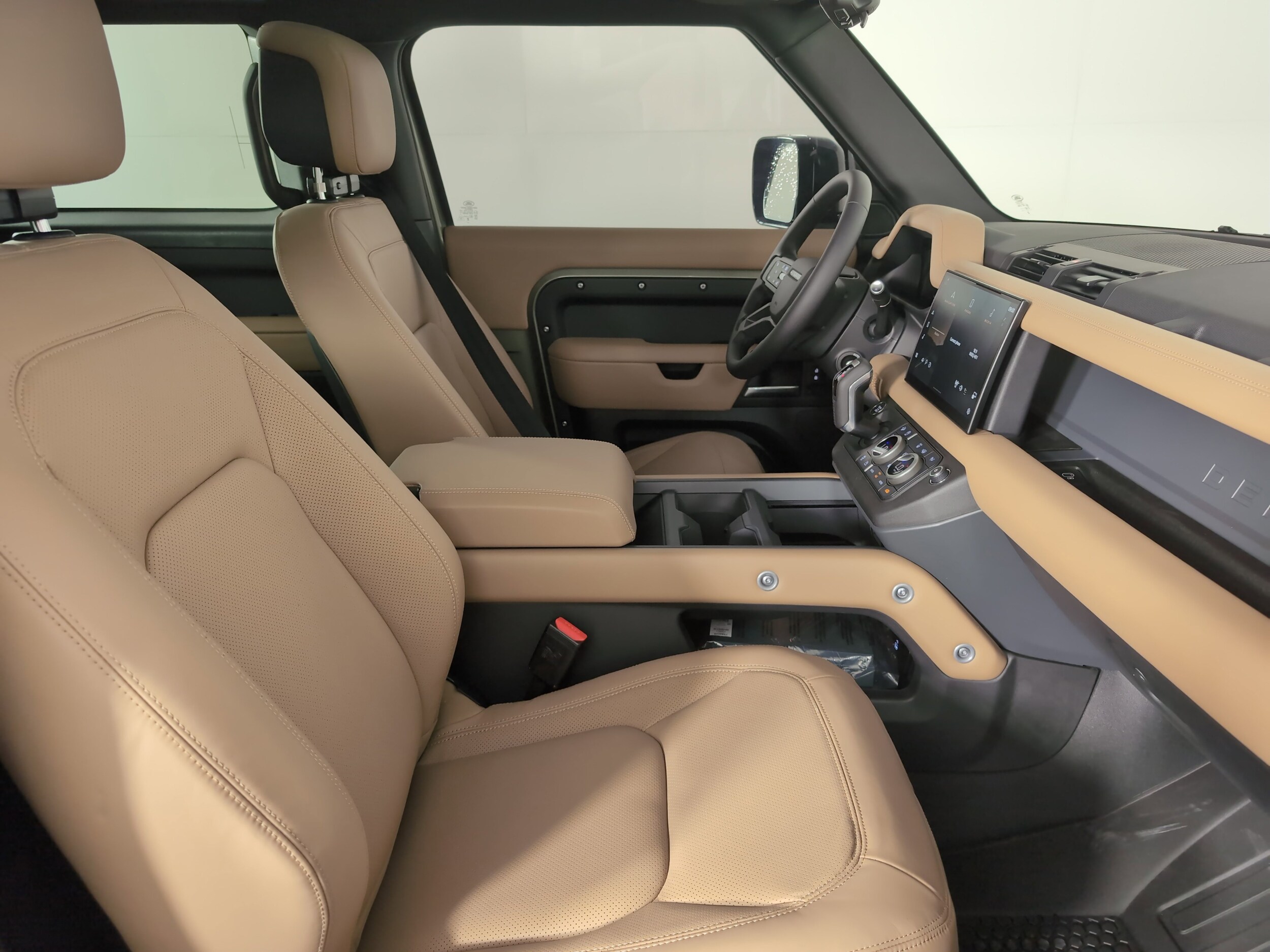 2025 Land Rover Defender X-Dynamic SE photo 3