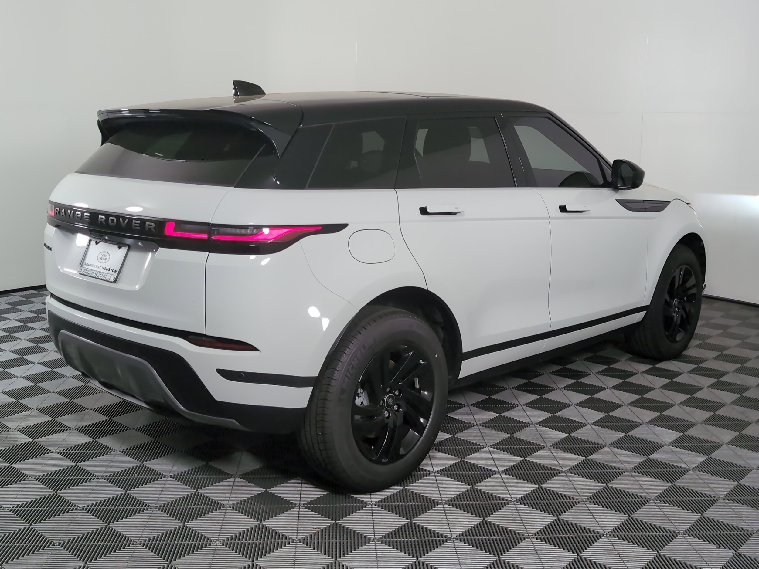 2026 Land Rover Range Rover Evoque S photo 2