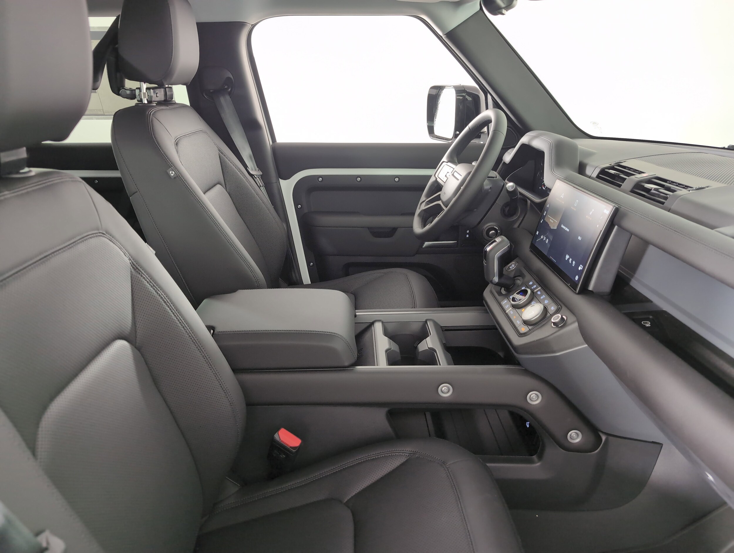 2025 Land Rover Defender S photo 3
